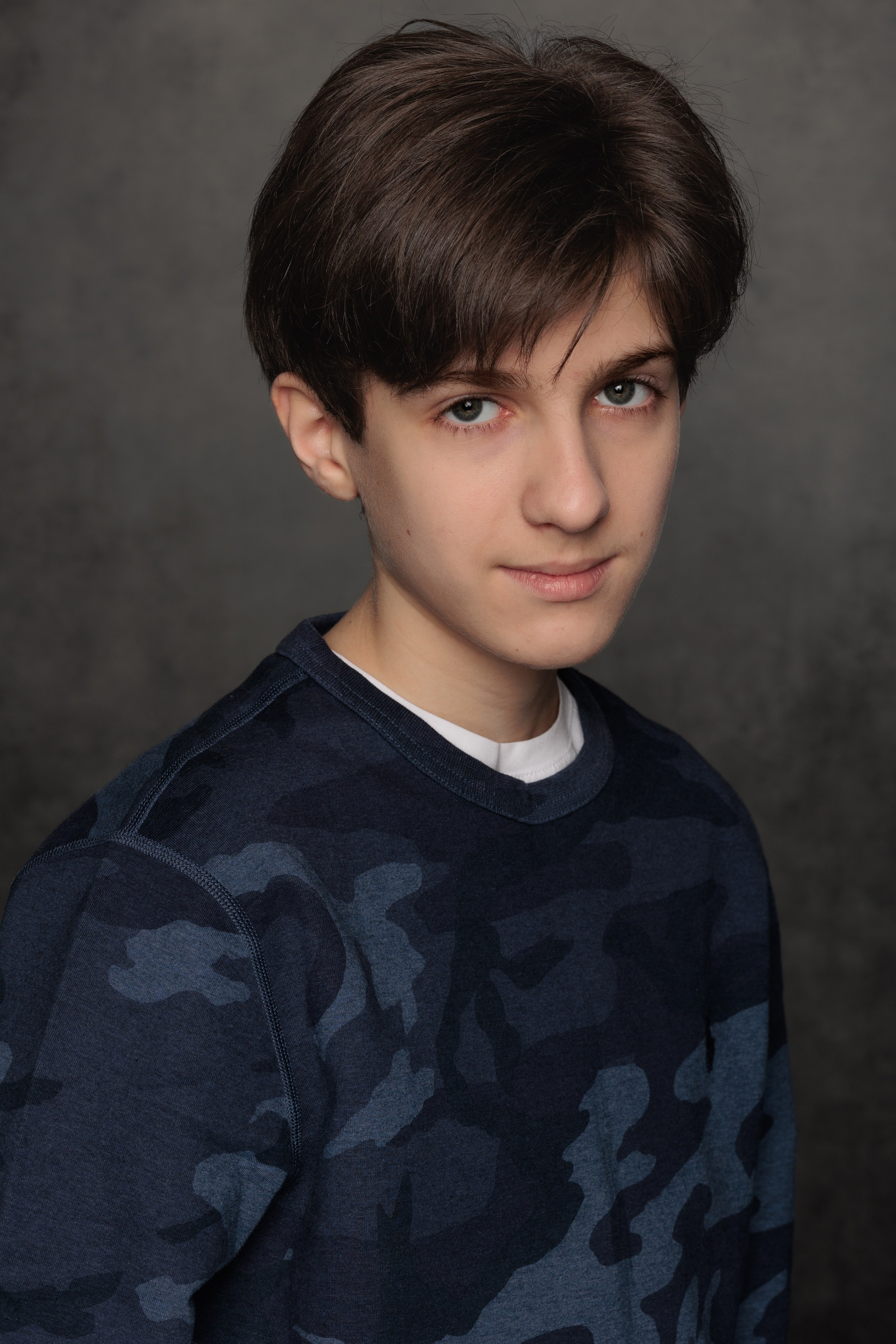 АРТЕМ. Я фотограф из Москвы к Вашим услугам