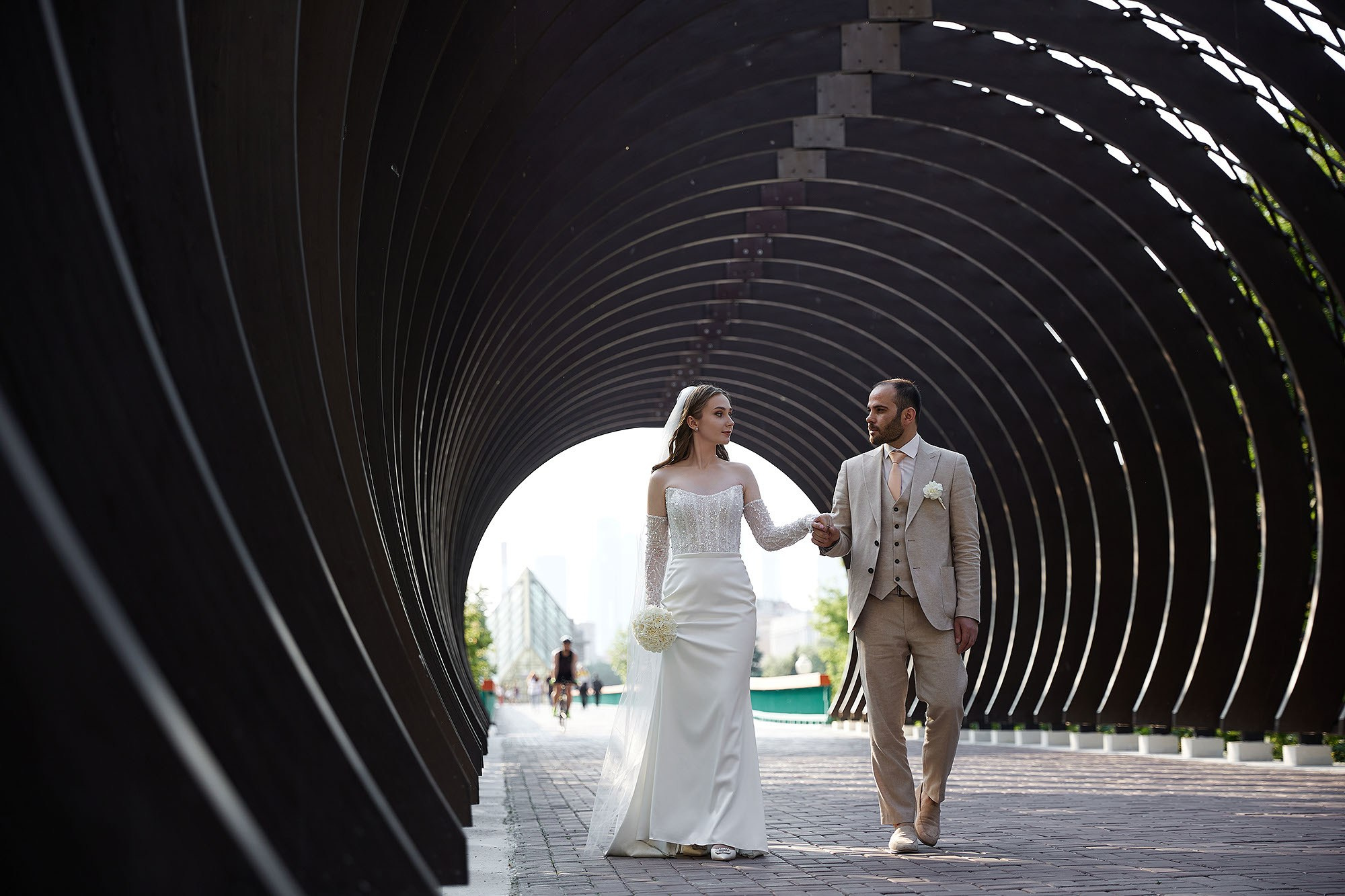 Прогулка, фотосессия жениха и невесты. Свадебная съемка. Фотограф в Москве Валерий Боцман