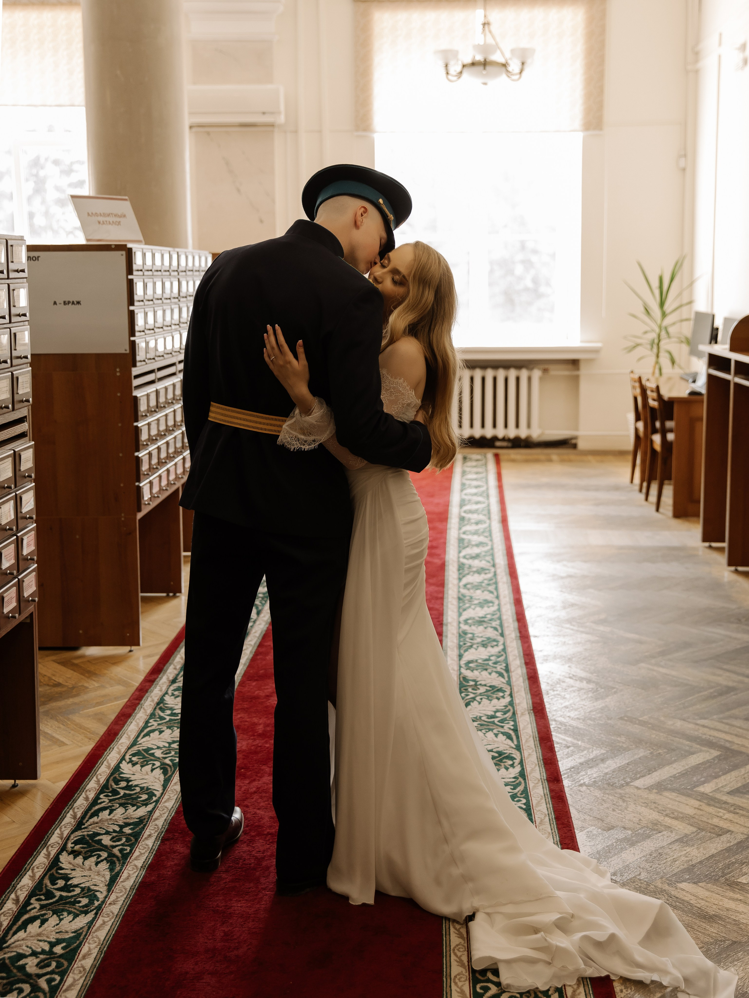 Михаил и Алена фотосессия в Библиотеке. СВАДЕБНЫЙ ФОТОГРАФ ЧЕЛЯБИНСК