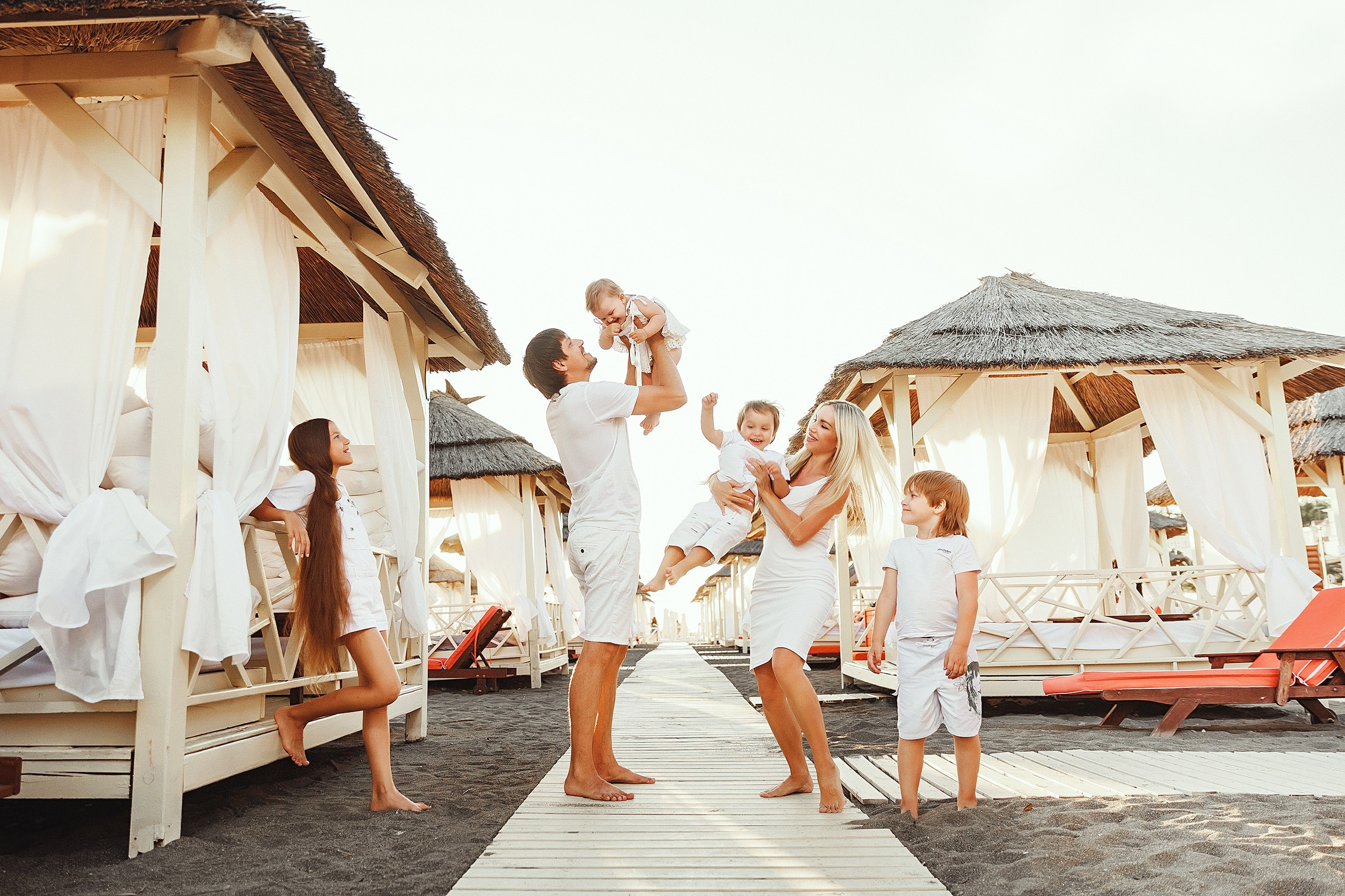 Семейная фотосессия у моря. Свадебный и семейный фотограф в Сочи Денис Вялов