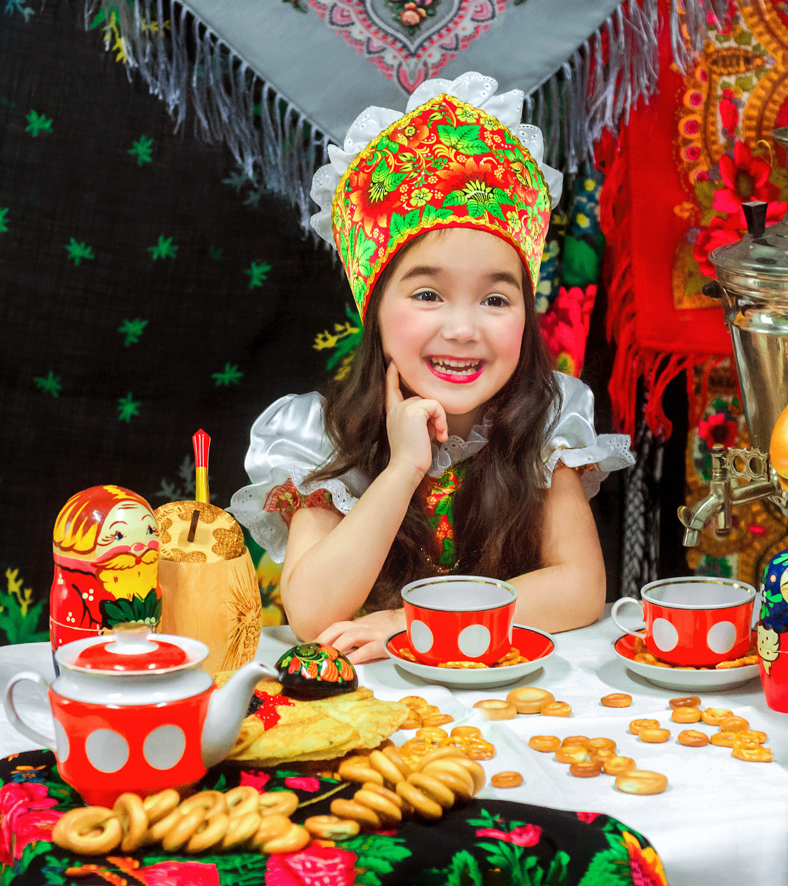 Яркая фотосессия детей в честь масленицы. Фотографы для фотосессий в Новосибирске