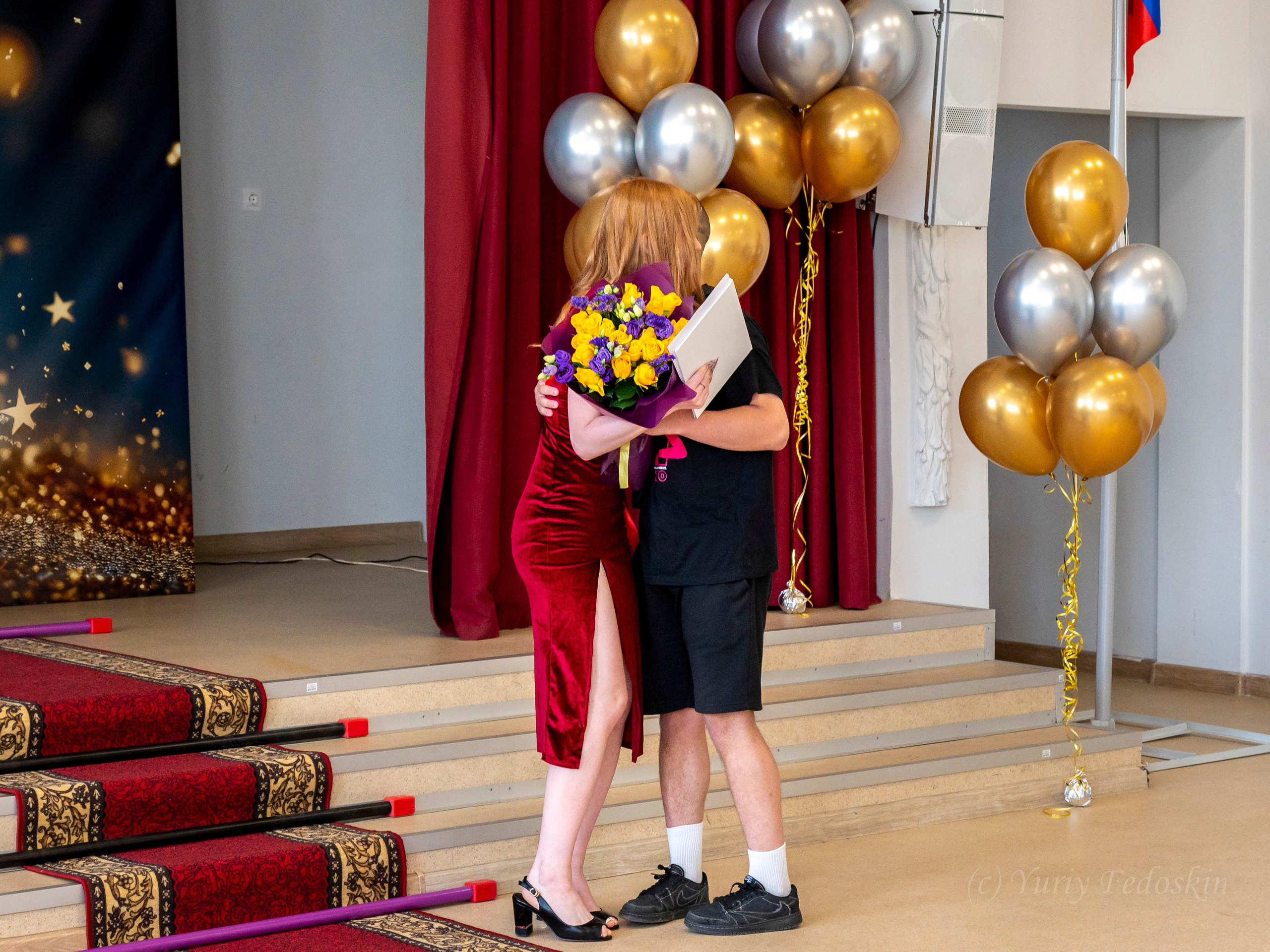 Репортаж о выпускном 9 классов в школе № 7 города Королёва, 26.06.24г. Профессиональный фотограф интерьеров в Москве Юрий Федоскин
