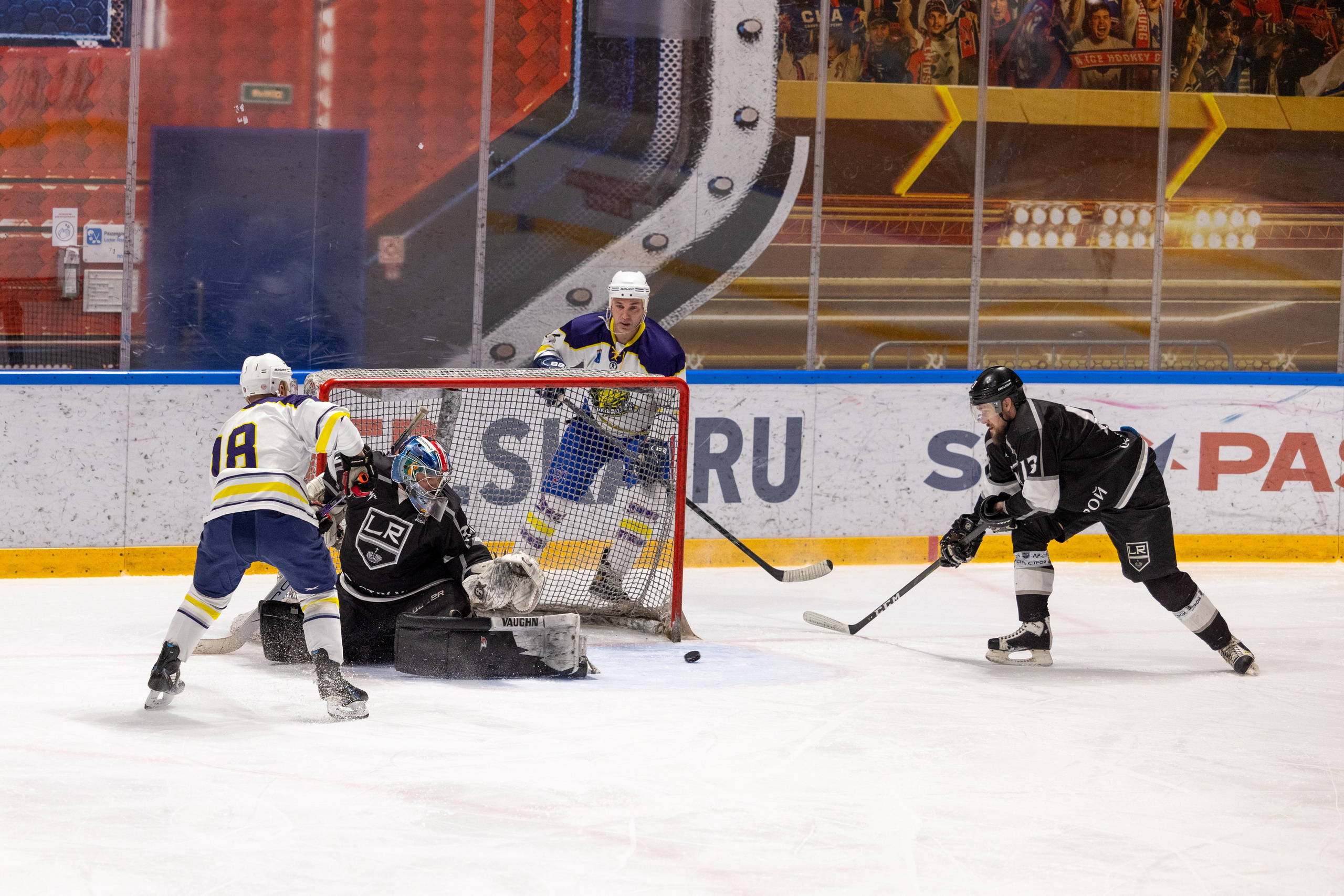Бульдозер vs. LR-строй. Фотограф Александр Заломаев