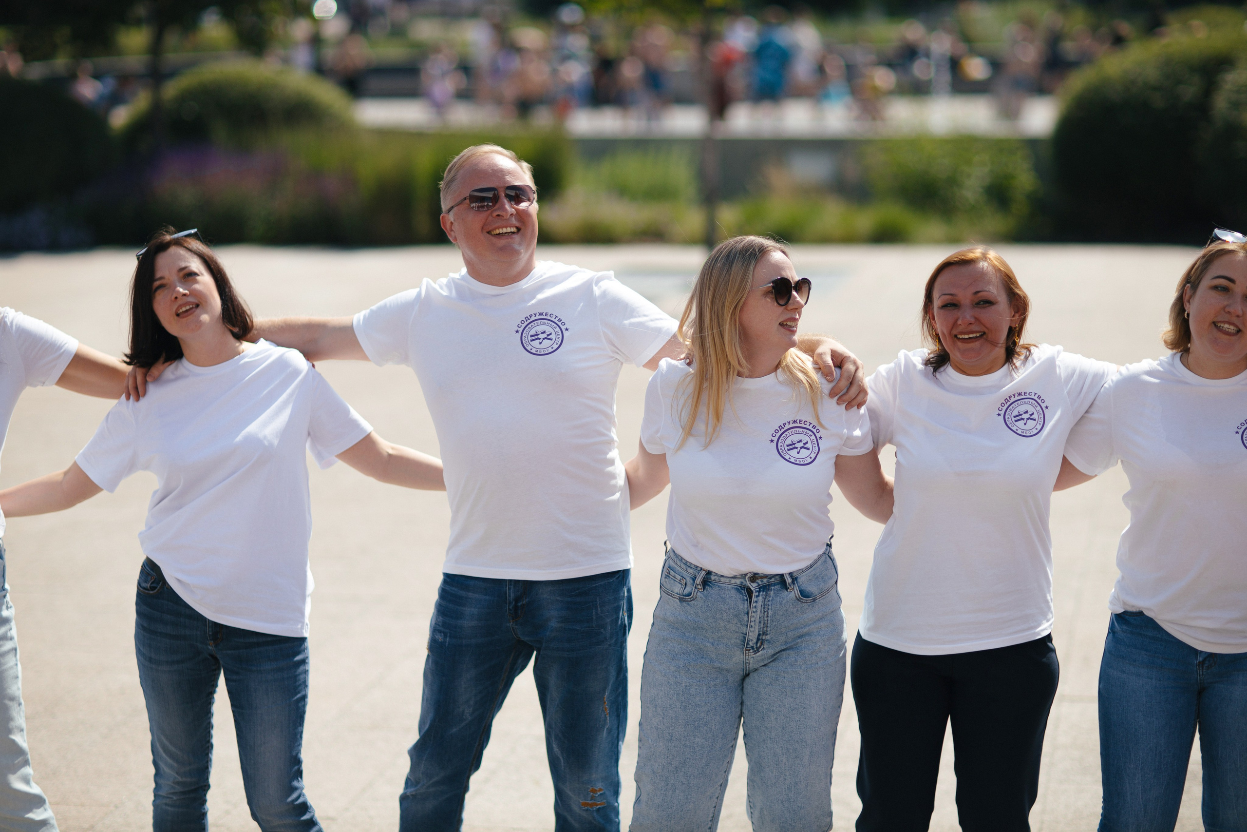 Репортажные фото съёмки клипа от родителей выпускникам. Свадебный фотограф в Воронеже Александр Работкин