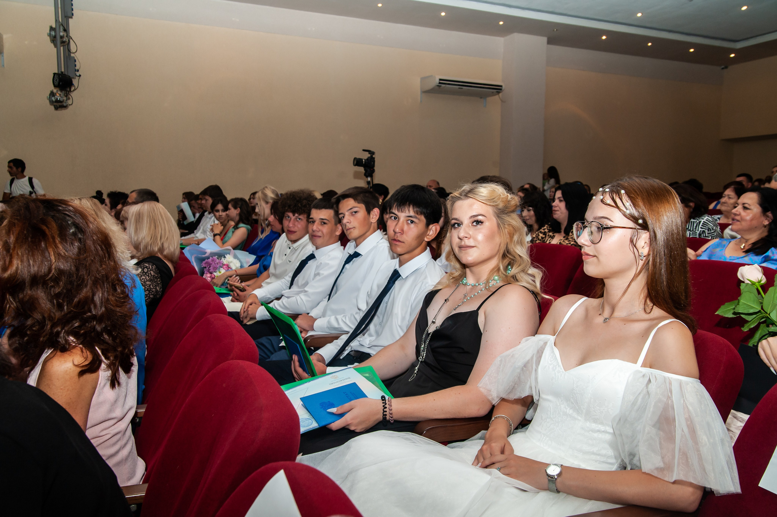 Выпускной МАОУ СОШ № 17 им. Эдуарда Есаяна. Свадебный и семейный фотограф Денис Лукьянов в Краснодаре, Краснодарском крае и Республике Крым