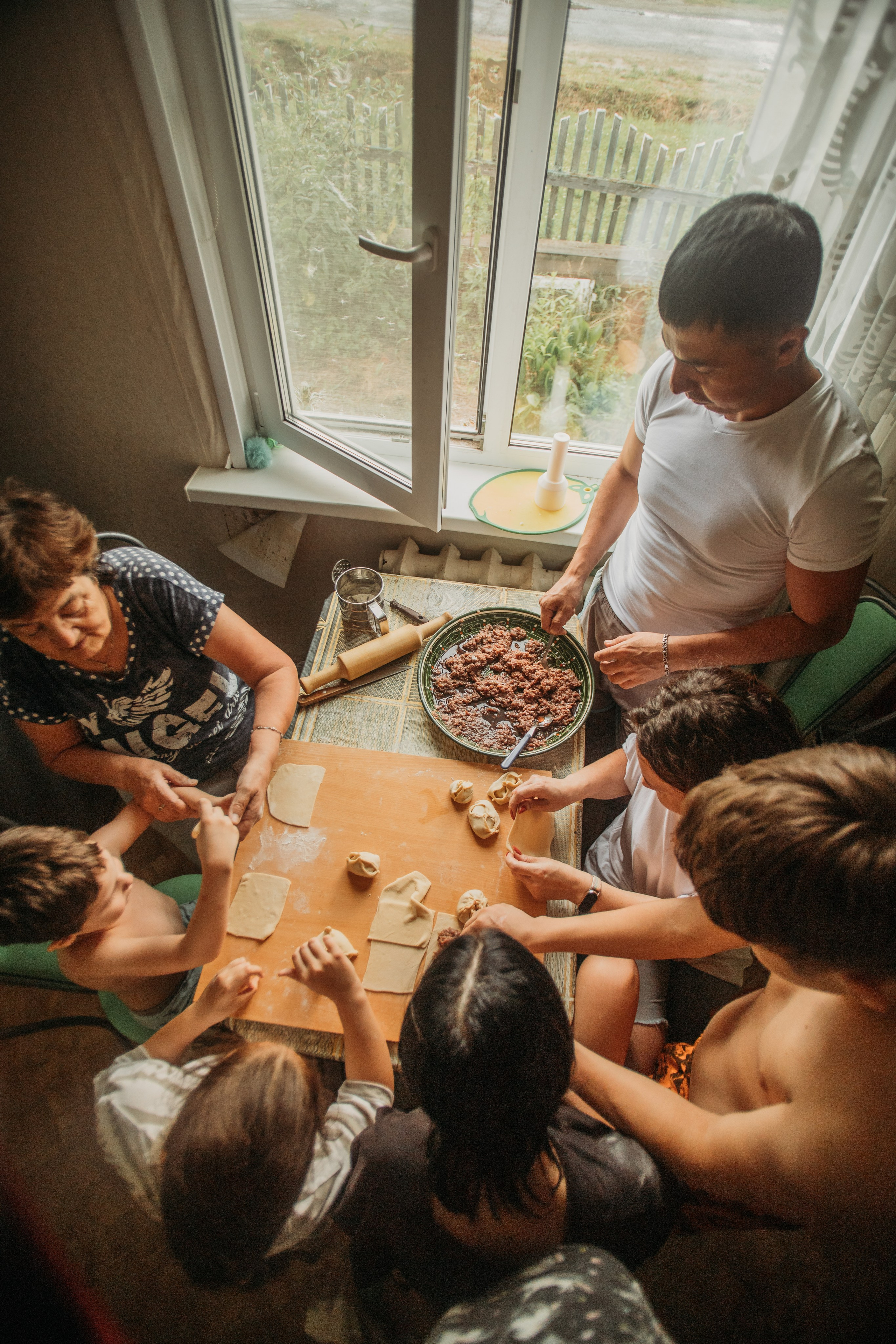 Домашняя фотосессия моей семьи. Венера Гайн. Репортажный фотограф  Тюмень. Обучение фотографии с 0