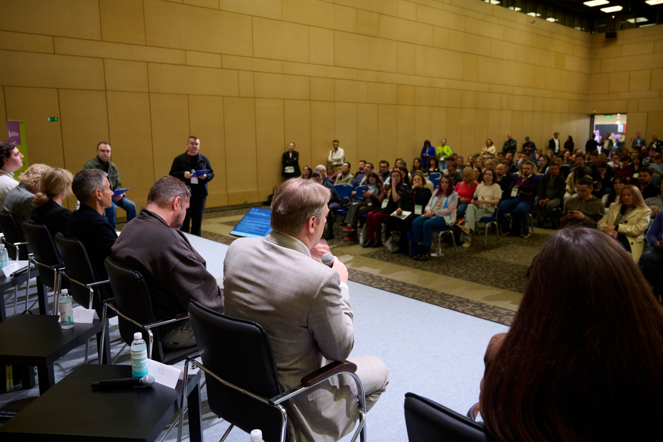 Upgrade Retail Весна 2025. Репортажный фотограф в Москве и Санкт-Петербурге — Профессиональная съёмка мероприятий | Данила Золкин