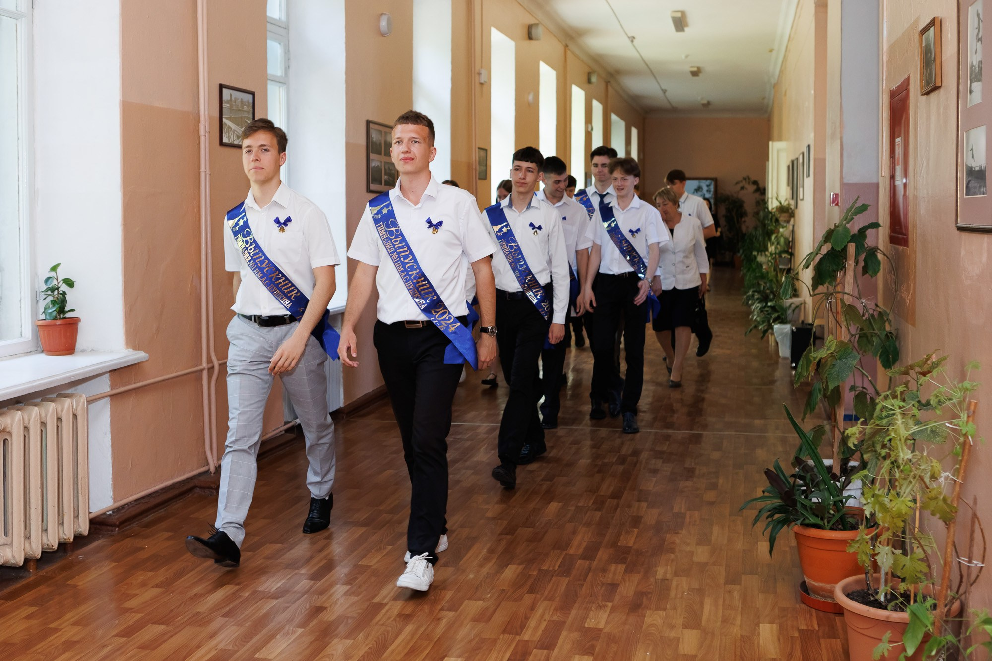 Последний звонок в Гимназии № 1, г. Севастополь. Свадебный фотограф, фотосъемка в Крыму, Севастополе, Симферополе, Ялте