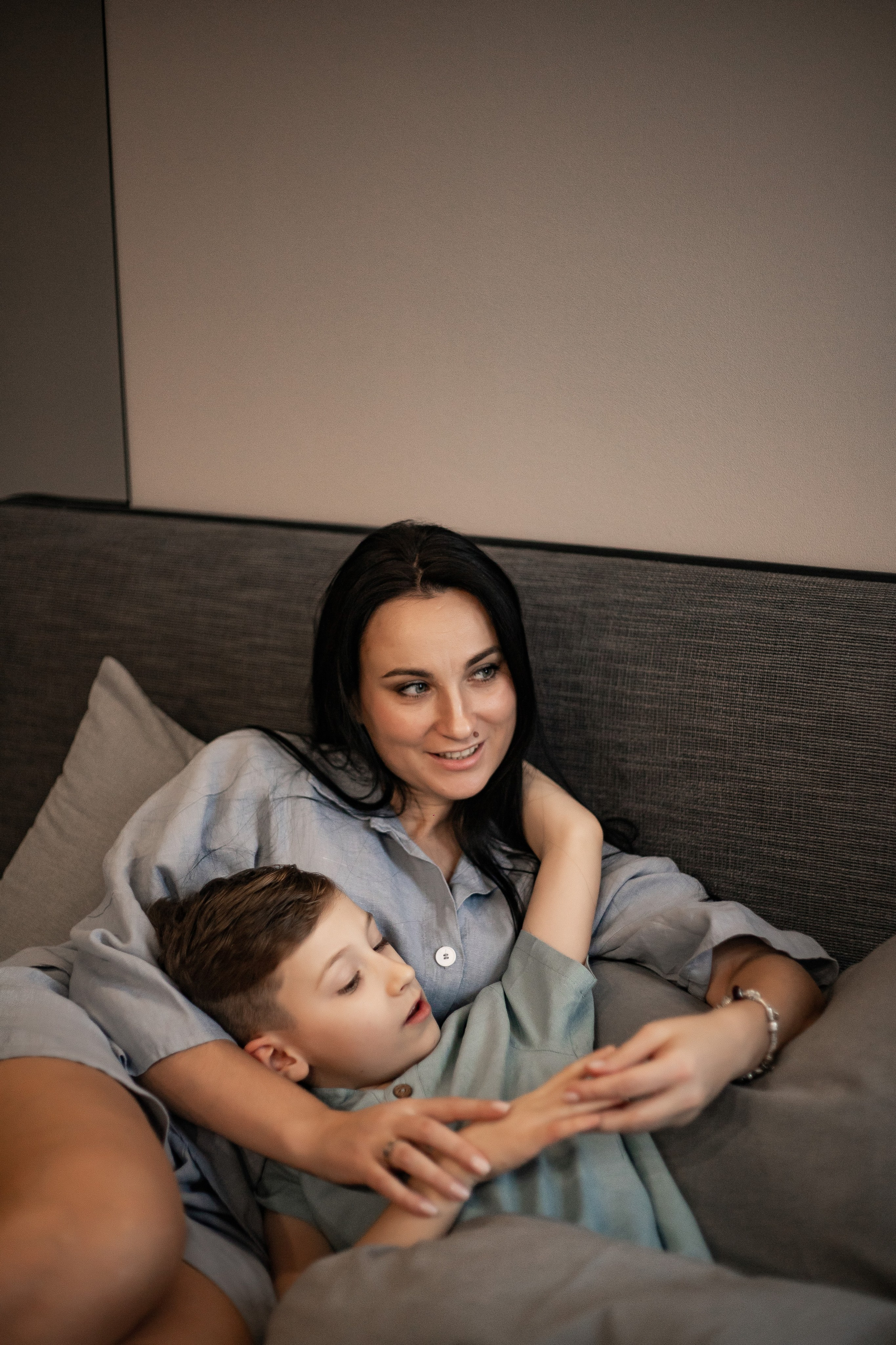 Совместный завтрак. Семейная съемка — это красивый способ признаться своей семье в любви