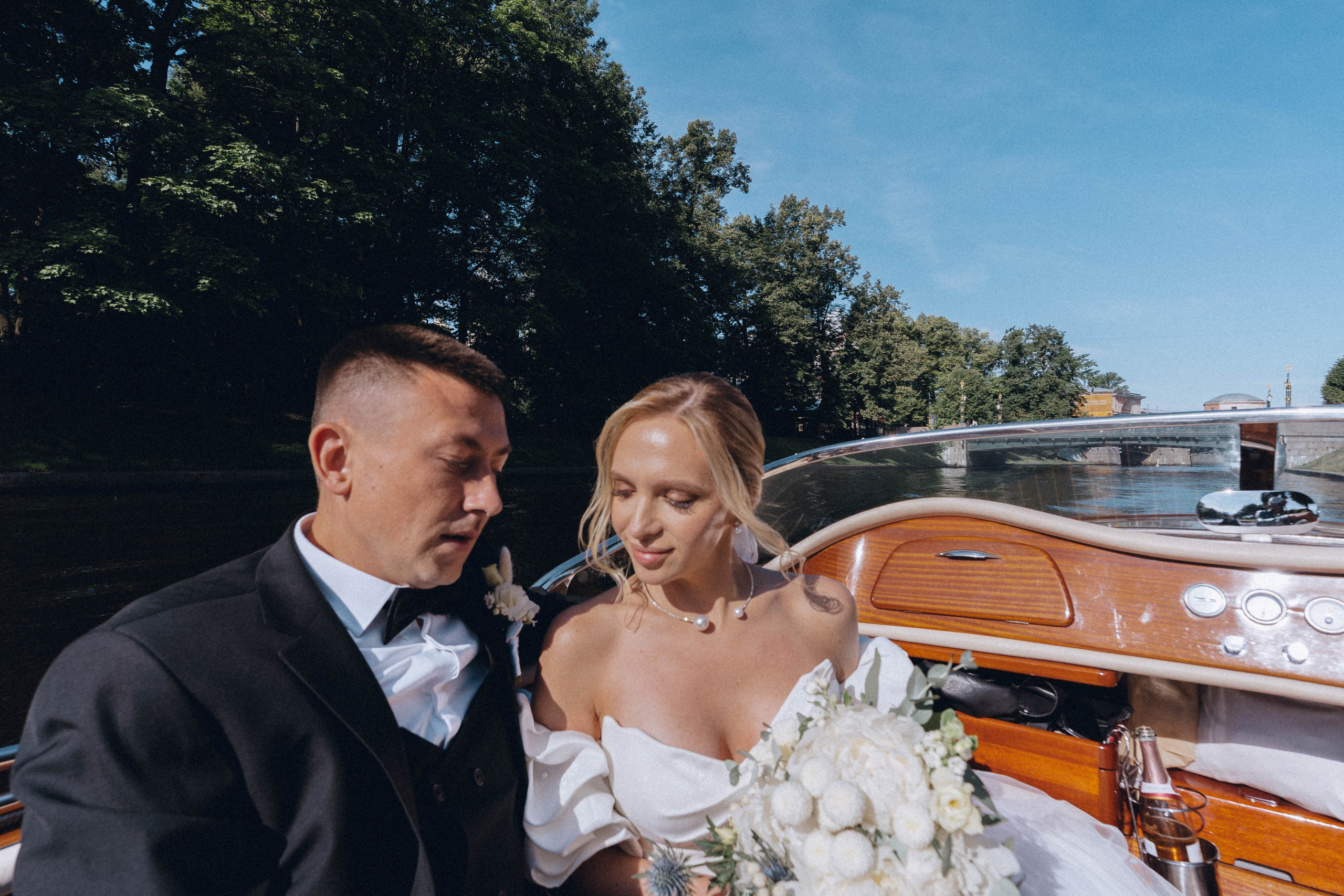 СВАДЕНБНАЯ СЬЕМКА НА КАТЕРЕ ПО КАНАЛАМ САНКТ-ПЕТЕРБУРГА И В АКВАТОРИИ НЕВЫ. Профессиональный фотограф, Санкт-Петербург — Виктория Богомолова