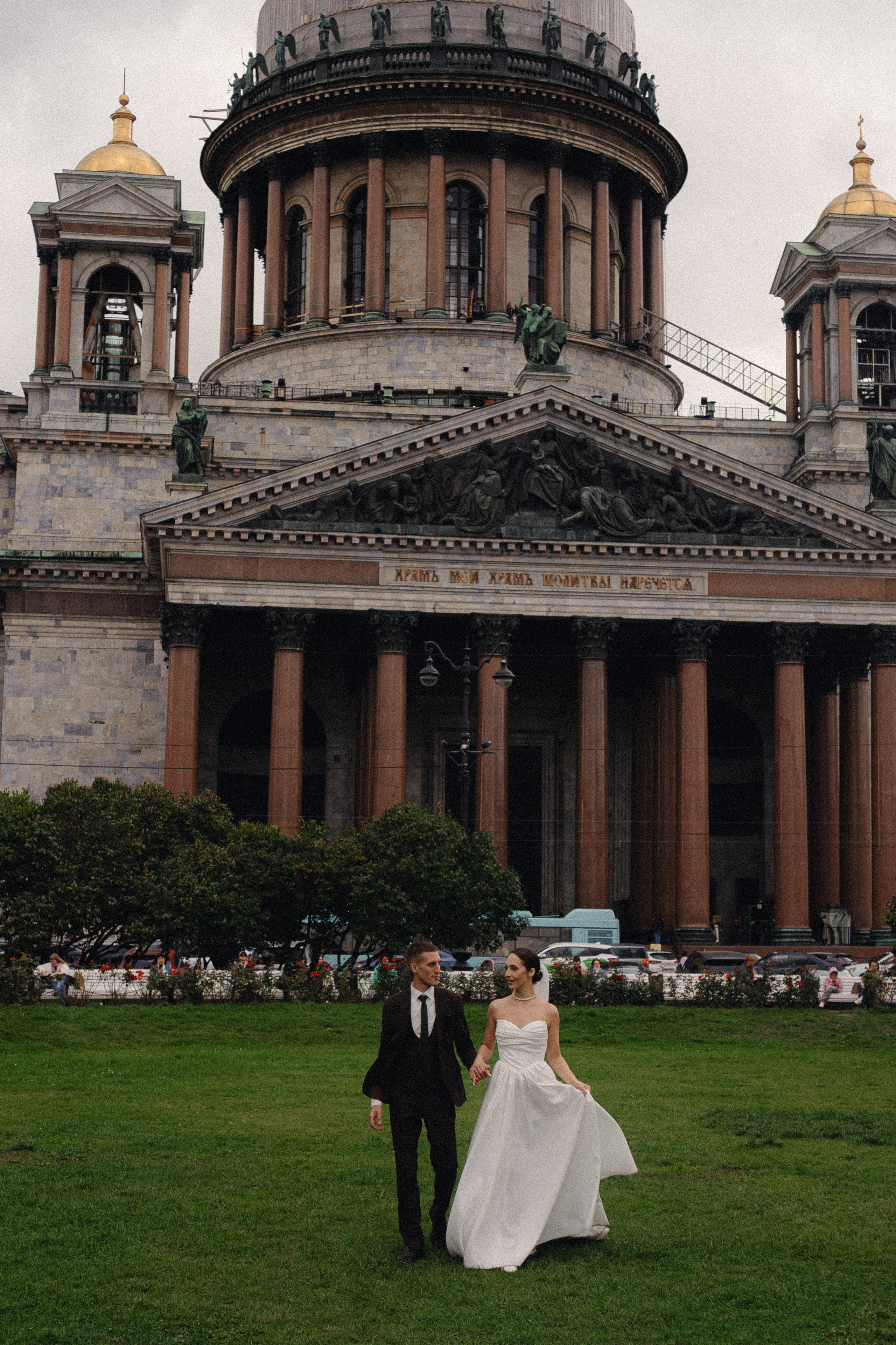 СВАДЕБНАЯ ПРОГУЛКА В САНТК-ПЕТЕРБУРГЕ (ИСАКИЕВСКИЙ СОБОР, ЗИМНЯЯ КАНАВКА, ЭРМИТАЖ И БОЛЬШАЯ МОРСКАЯ УЛИЦА). Профессиональный фотограф, Санкт-Петербург — Виктория Богомолова