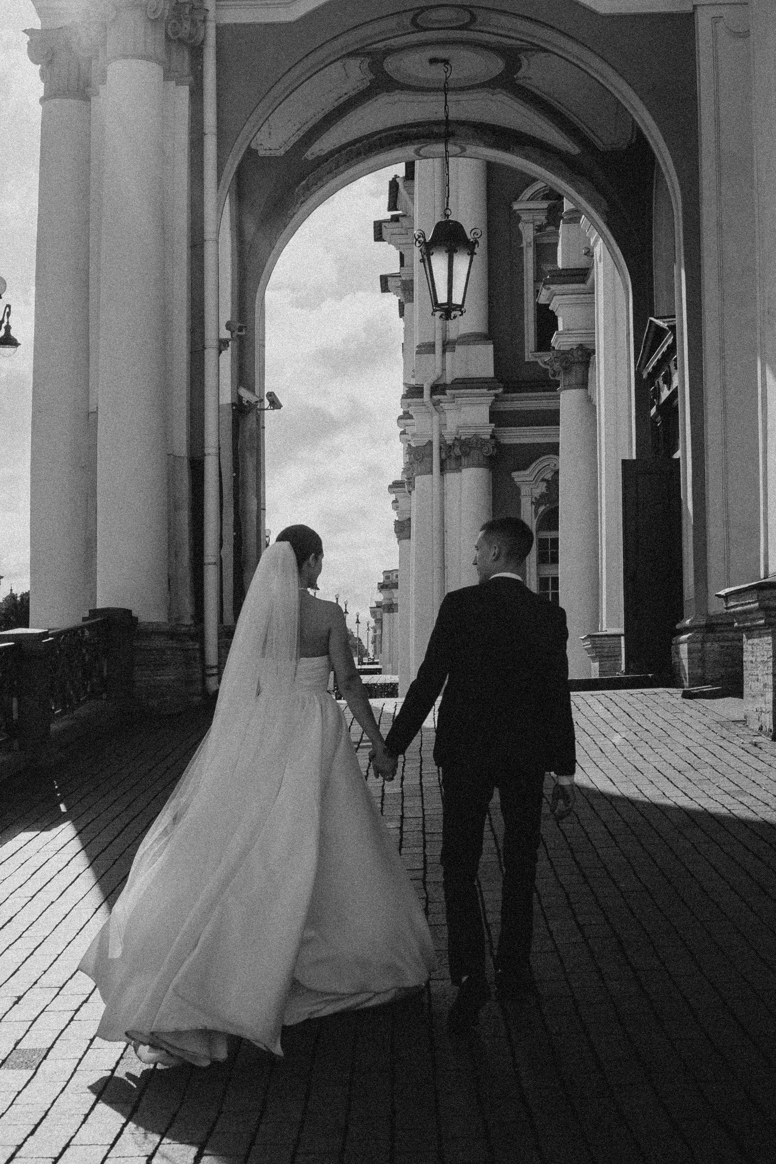 СВАДЕБНАЯ ПРОГУЛКА В САНТК-ПЕТЕРБУРГЕ (ИСАКИЕВСКИЙ СОБОР, ЗИМНЯЯ КАНАВКА, ЭРМИТАЖ И БОЛЬШАЯ МОРСКАЯ УЛИЦА). Профессиональный фотограф, Санкт-Петербург — Виктория Богомолова