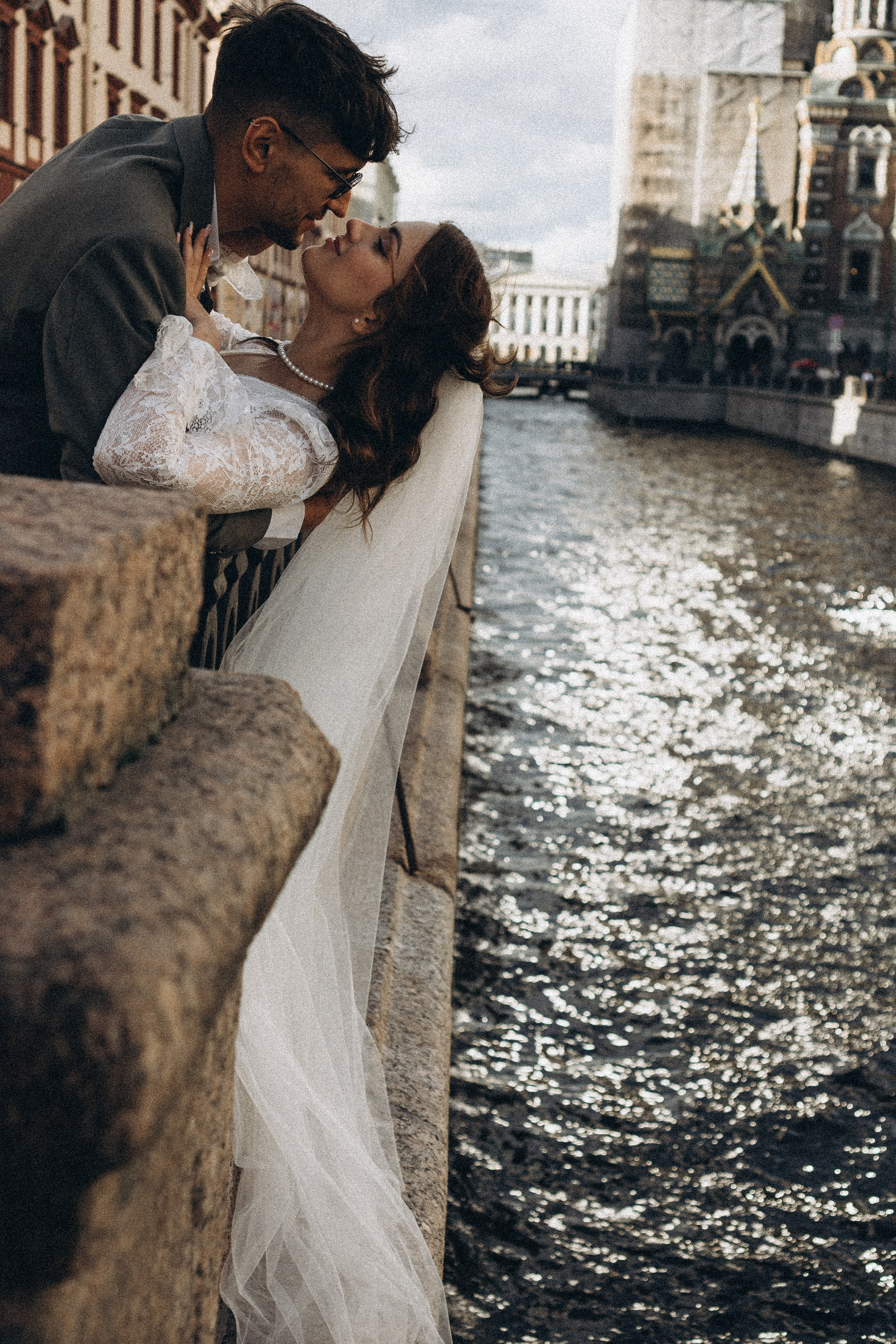 СВАДЕБНАЯ ПРОГУЛКА ВОЗЕ ИСАИКЕВСКОГО СОБОРА АСТОРИИ И ЗАКОНОДАЛЕТНОГО СОБРАНИЯ. Профессиональный фотограф, Санкт-Петербург — Виктория Богомолова