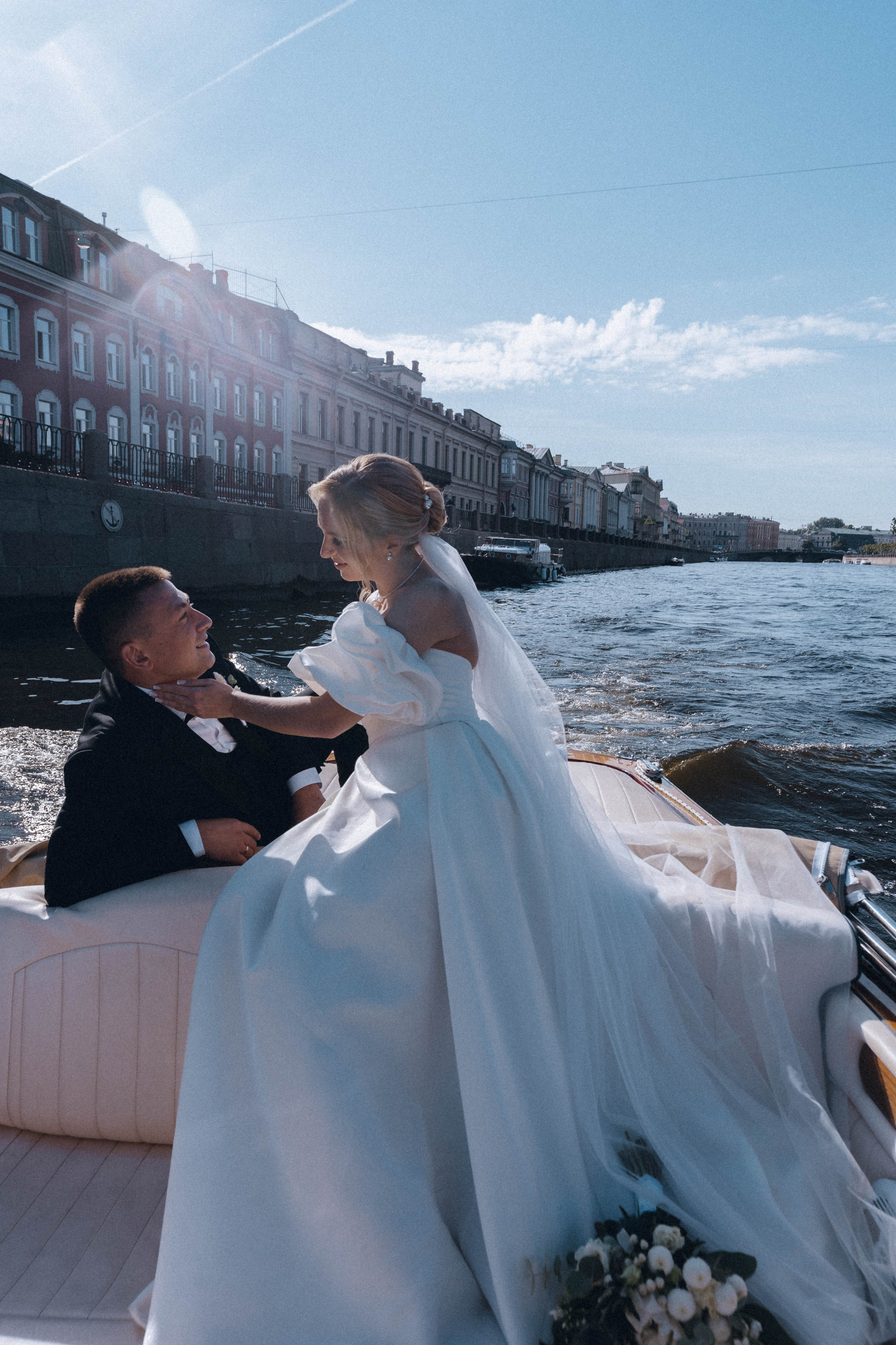 СВАДЕНБНАЯ СЬЕМКА НА КАТЕРЕ ПО КАНАЛАМ САНКТ-ПЕТЕРБУРГА И В АКВАТОРИИ НЕВЫ. Профессиональный фотограф, Санкт-Петербург — Виктория Богомолова