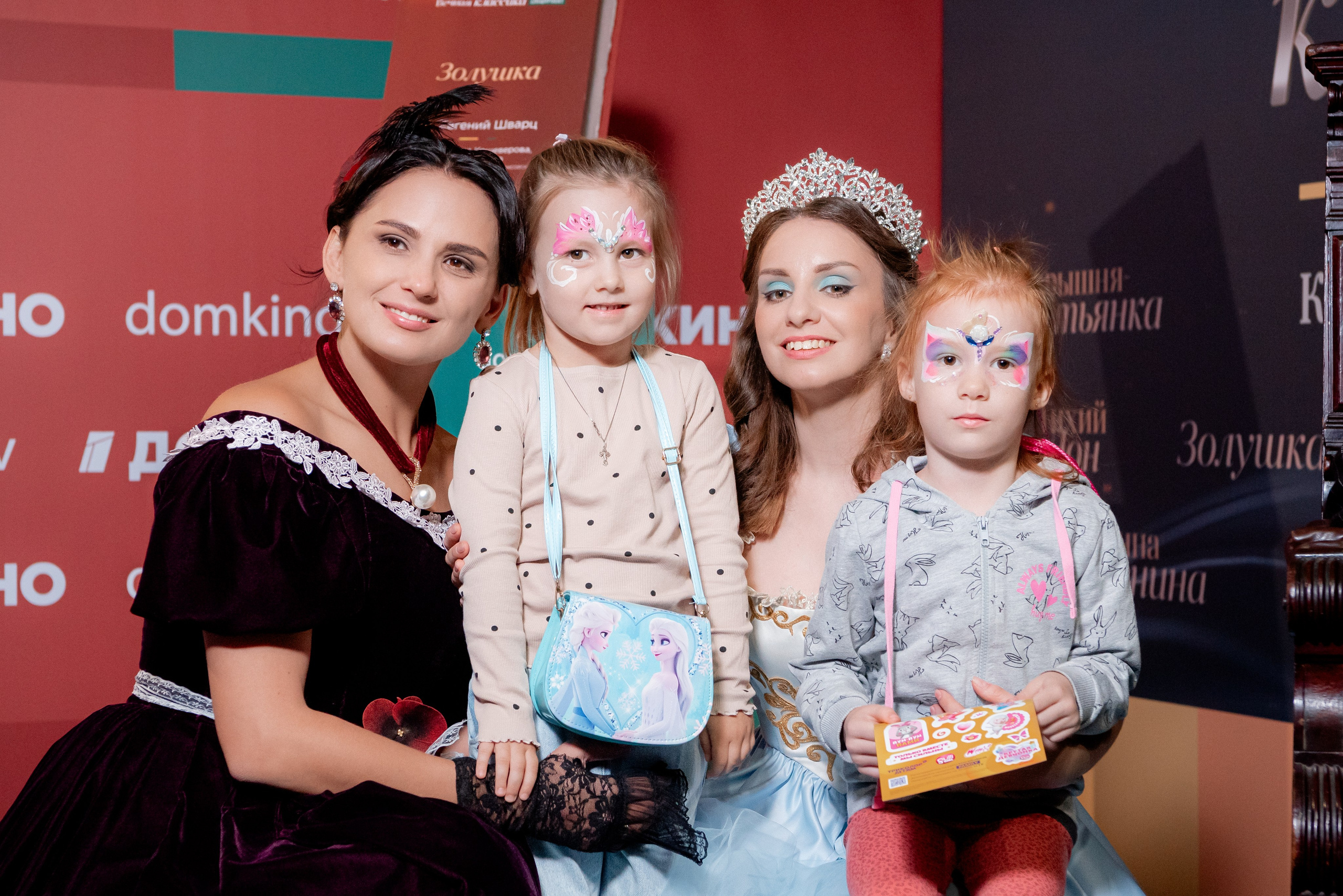 Портретные фото с артистами в палатке Триколор Дом Кинов на день города Волгоград. Фотограф в Волгограде и Волжском Александр Горбань