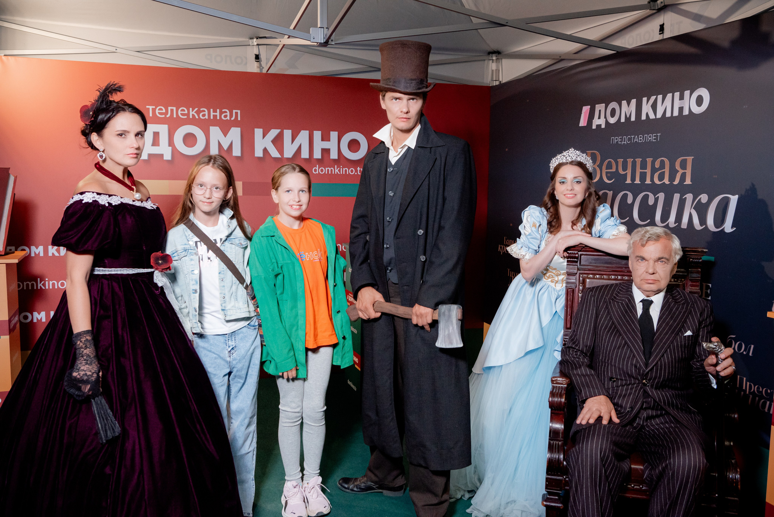 Портретные фото с артистами в палатке Триколор Дом Кинов на день города Волгоград. Фотограф в Волгограде и Волжском Александр Горбань