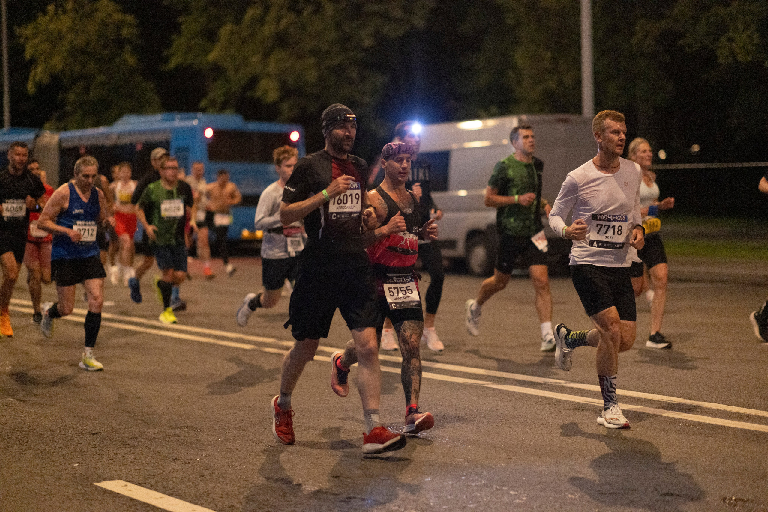 Ночной забег 2025. Фотограф Сергей Ловкий