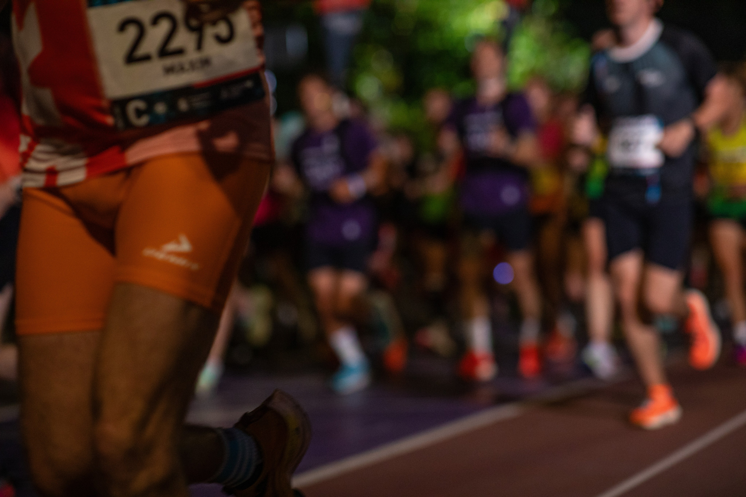 Ночной забег в ленте фотографий бегунов 03.08.24. Фотограф Сергей Ловкий