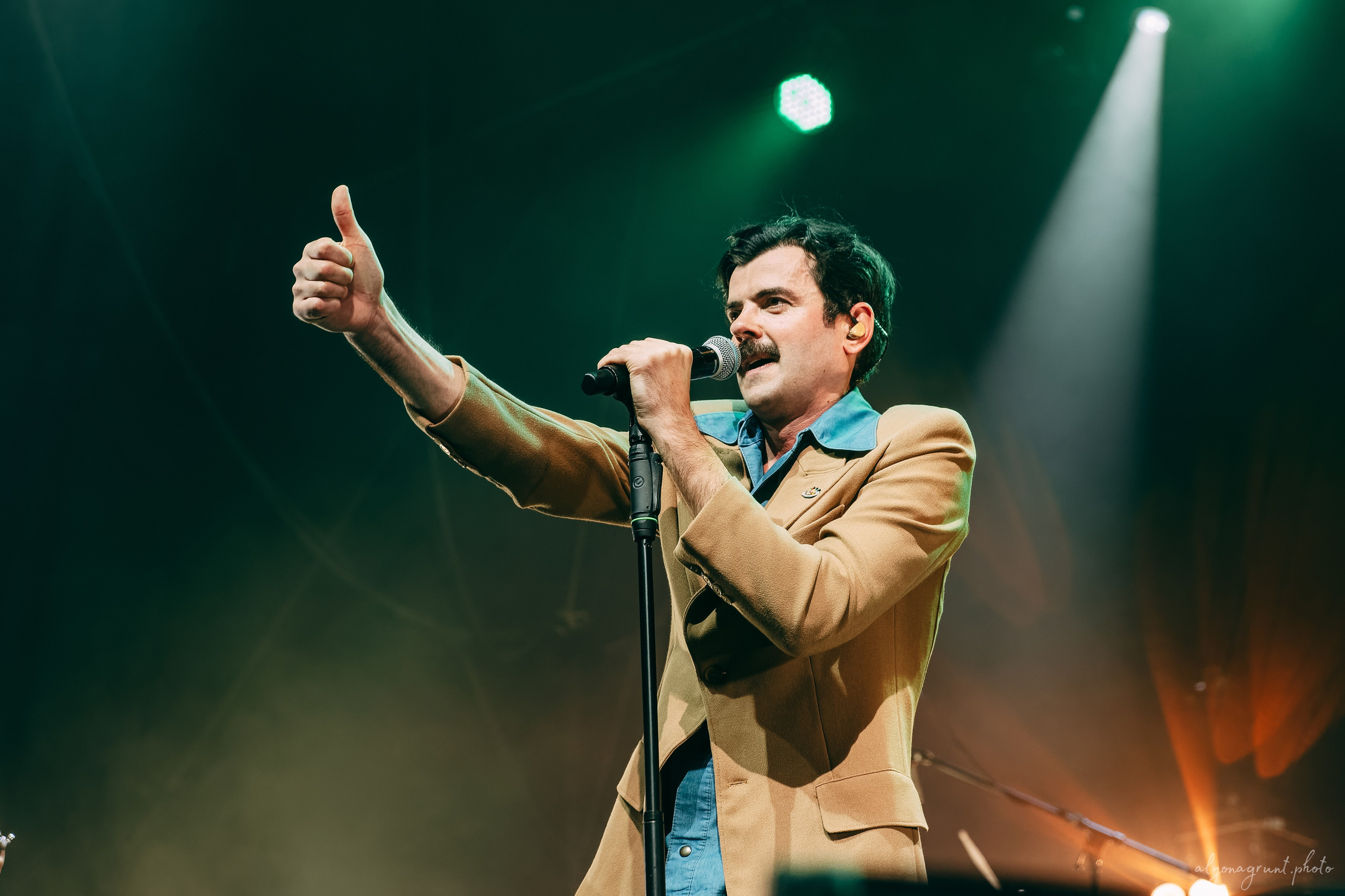 ВИА Велюр, фоторепортаж, СПб, BASE, 14.12.2025. Алена Адрианова: фотограф в Санкт-Петербурге