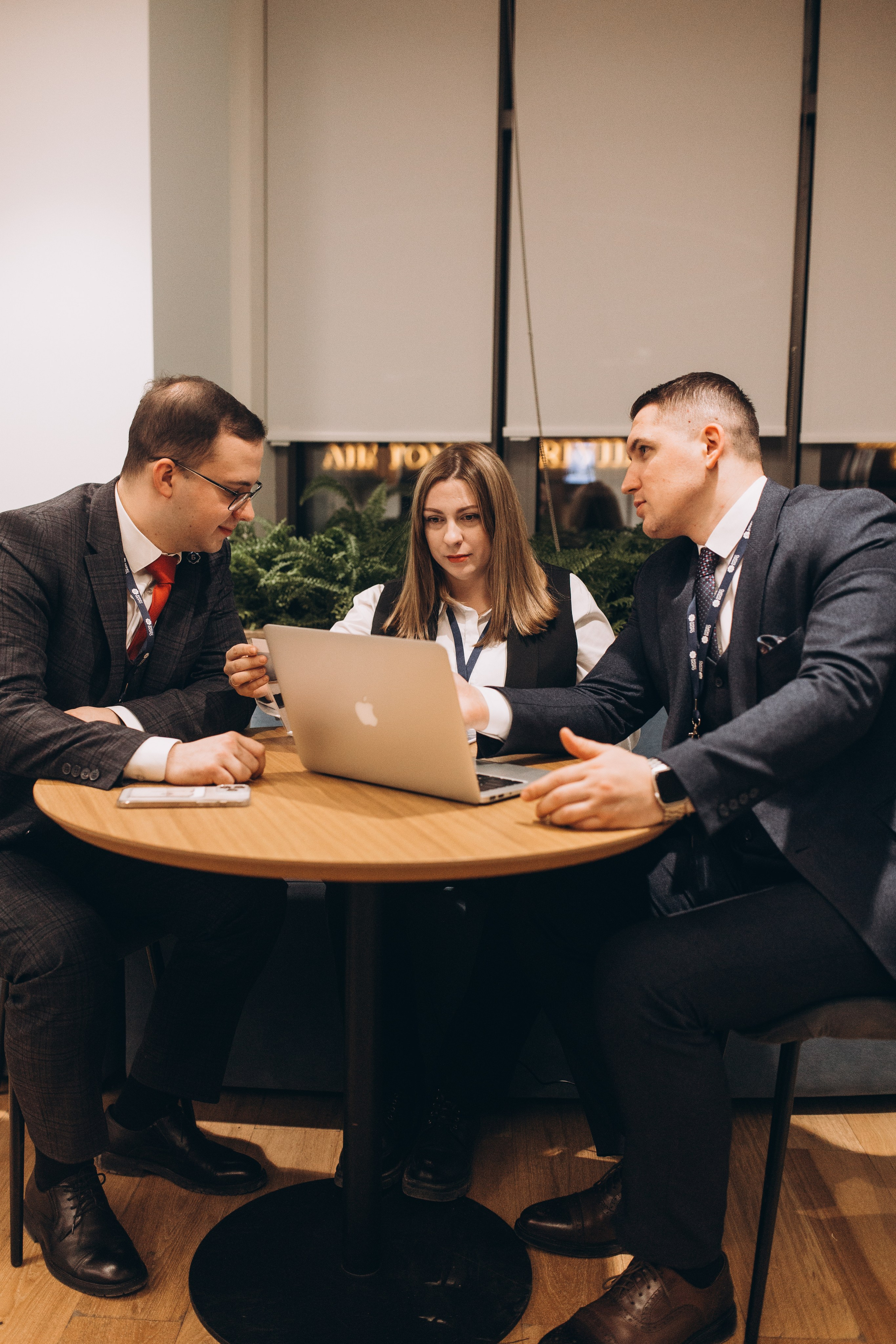 Фотосессия команды «Бизнес бюро». Фотограф Артем Бросов в Санкт-Петербурге и Дубае