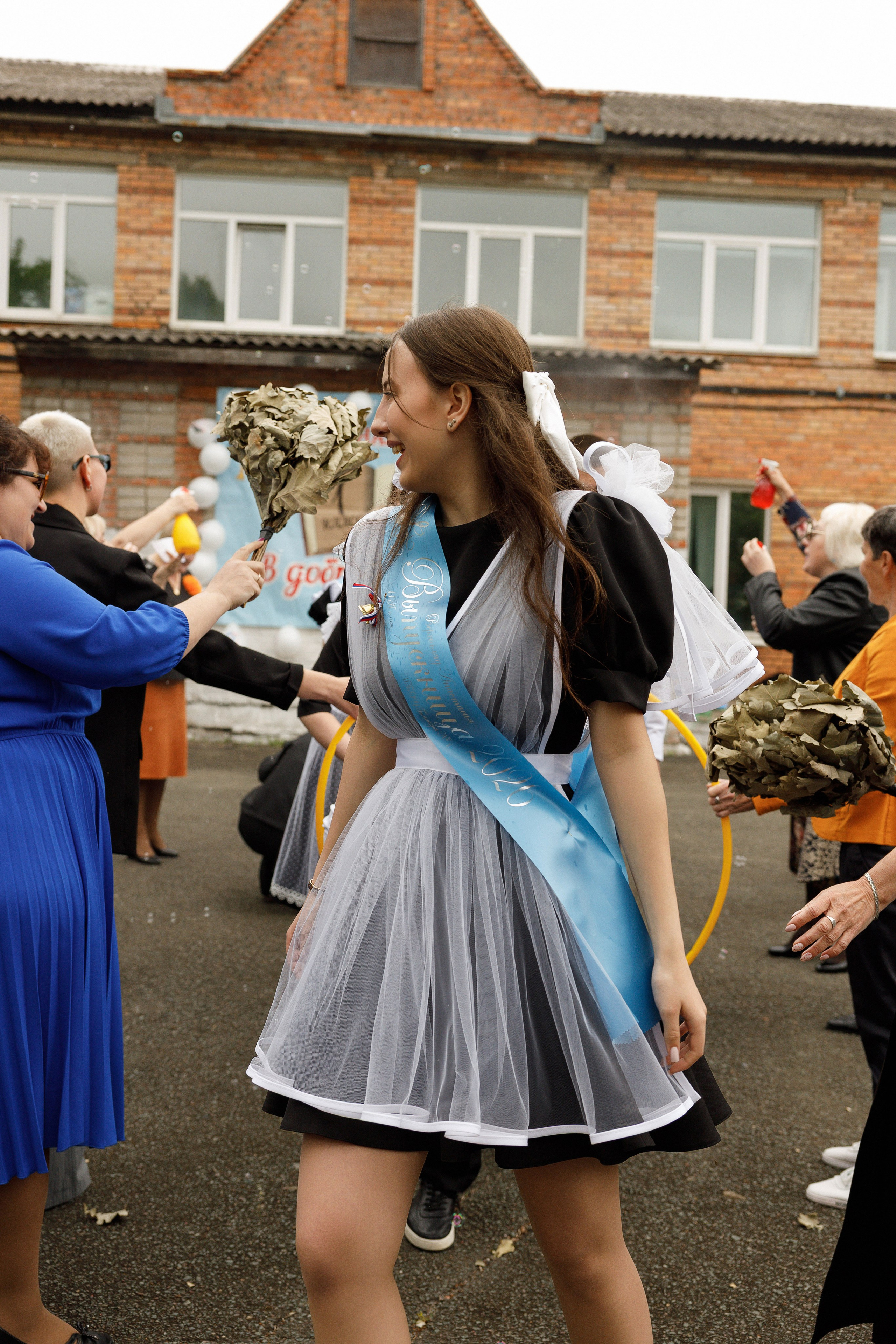 Последний звонок Гимназия Артем. Photoalbum-vl.ru