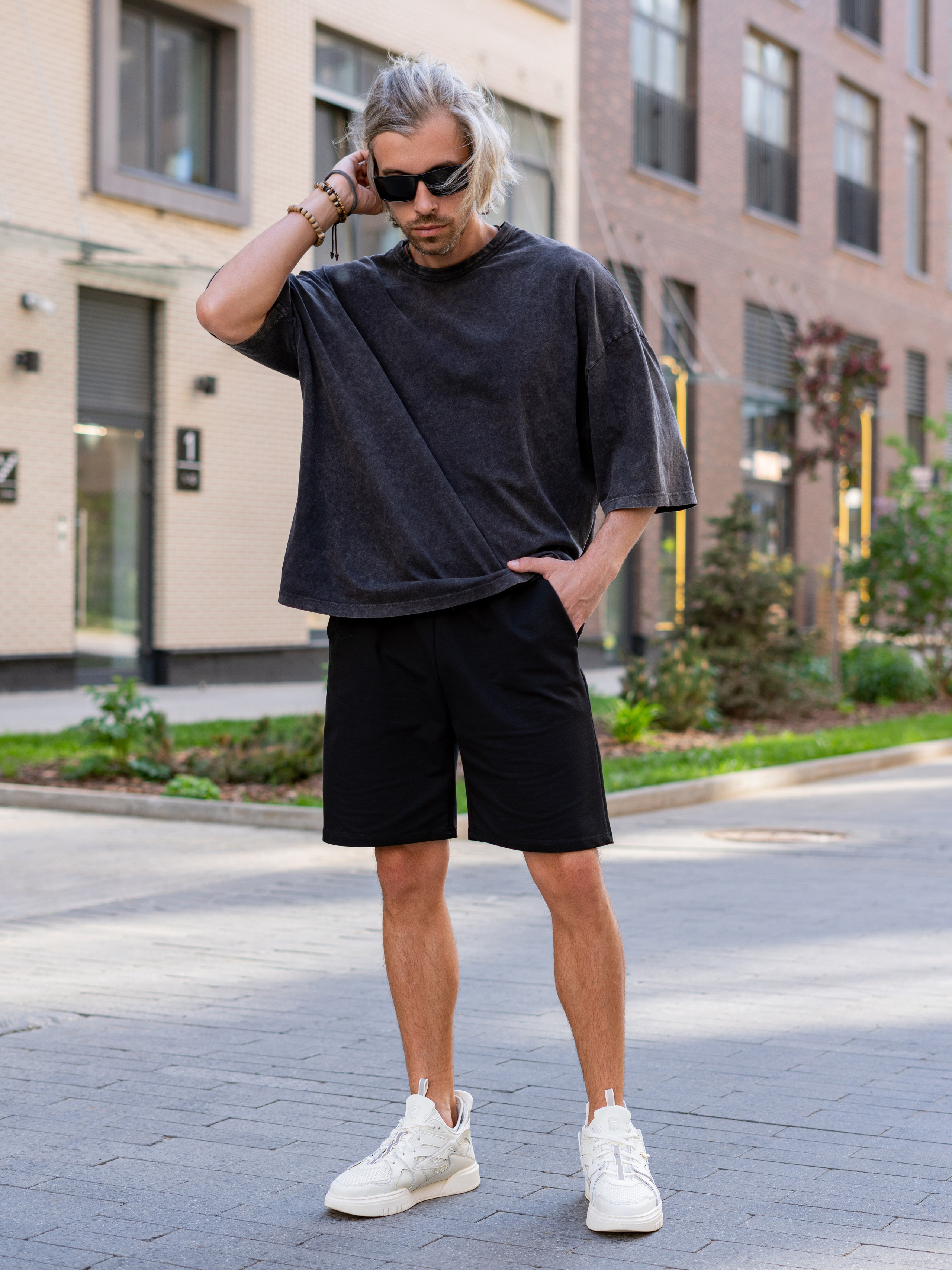 Снять спортивную одежду на модели