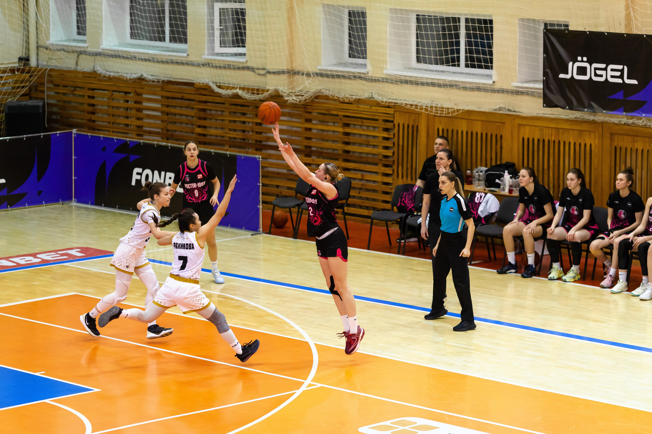 ЧГУ-Атланта — Ростов-ЮФУ / 1 игра. Фотография