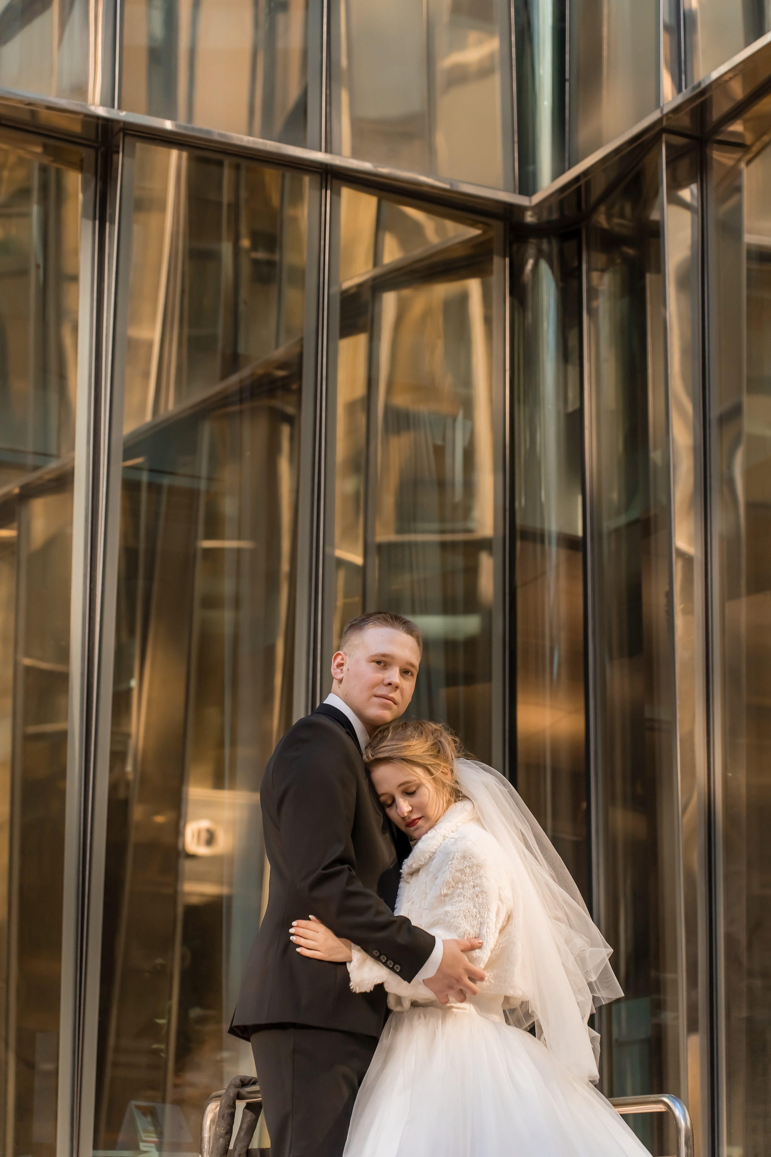 Ищете профессионального свадебного фотографа в загс? Мы создадим волшебные снимки вашего торжества, запечатлим самые трогательные моменты вашей свадьбы.