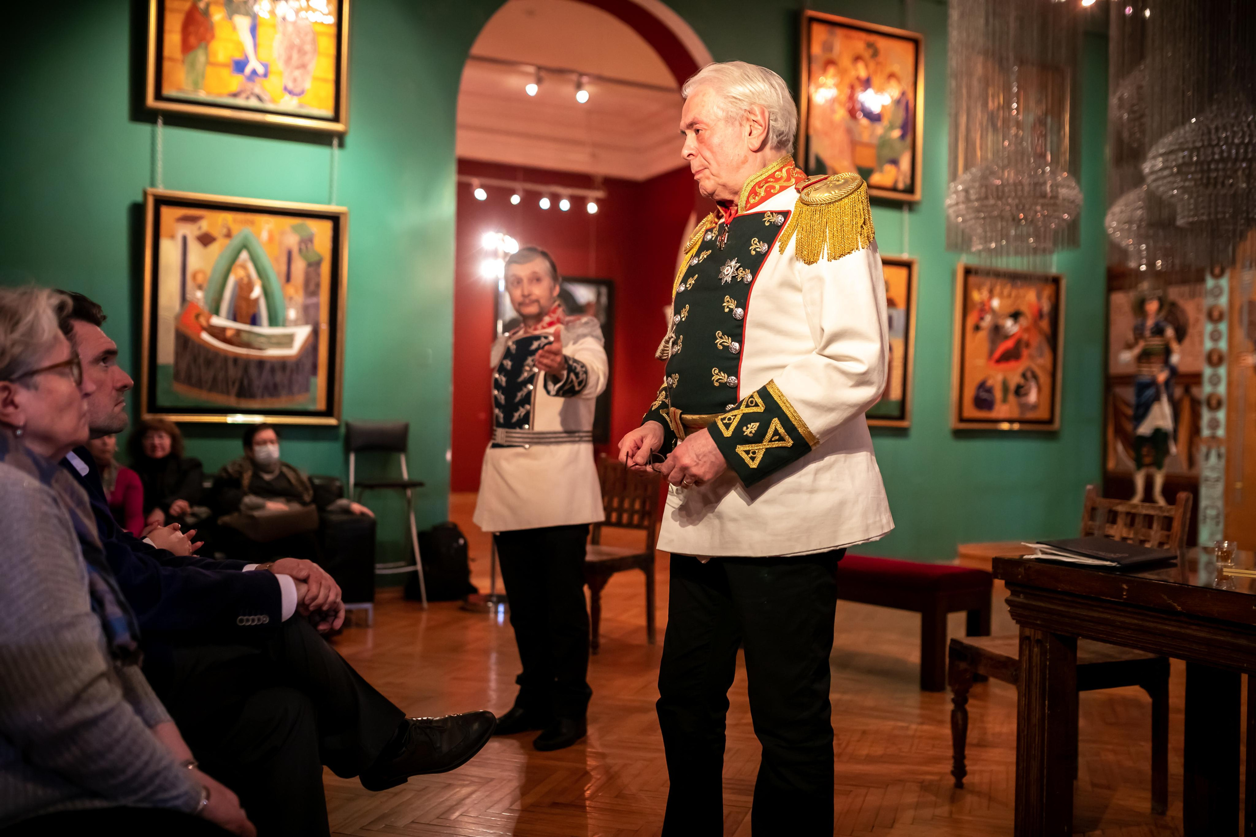 Спектакль из репертуара театра Киноактера в галерее Зураба Церетели 15.04.2022. Фотограф крещения и венчания Антонова Надежда г. Москва