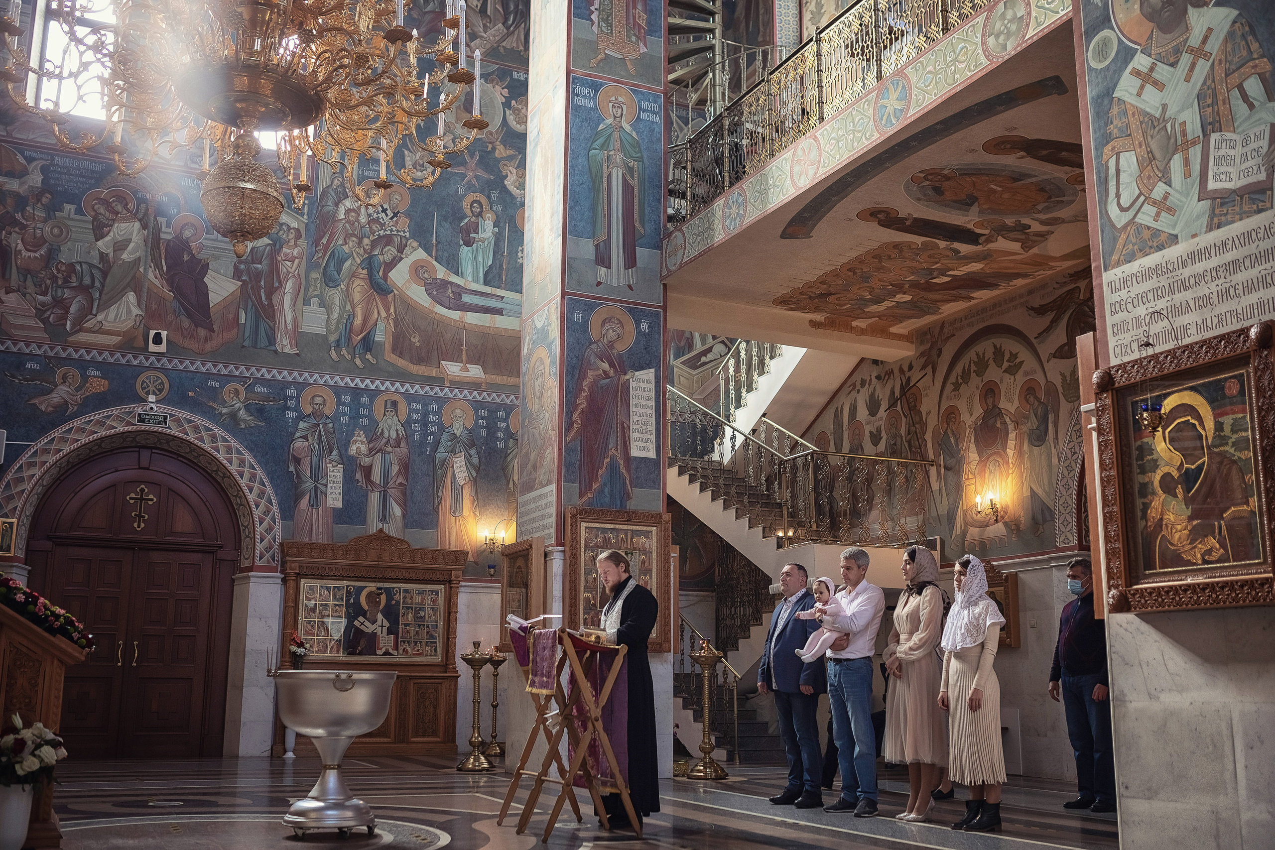 Крещение в храме Рождества Пресвятой Богородицы в Королеве 30.09.2020. Фотограф крещения и венчания Антонова Надежда г. Москва
