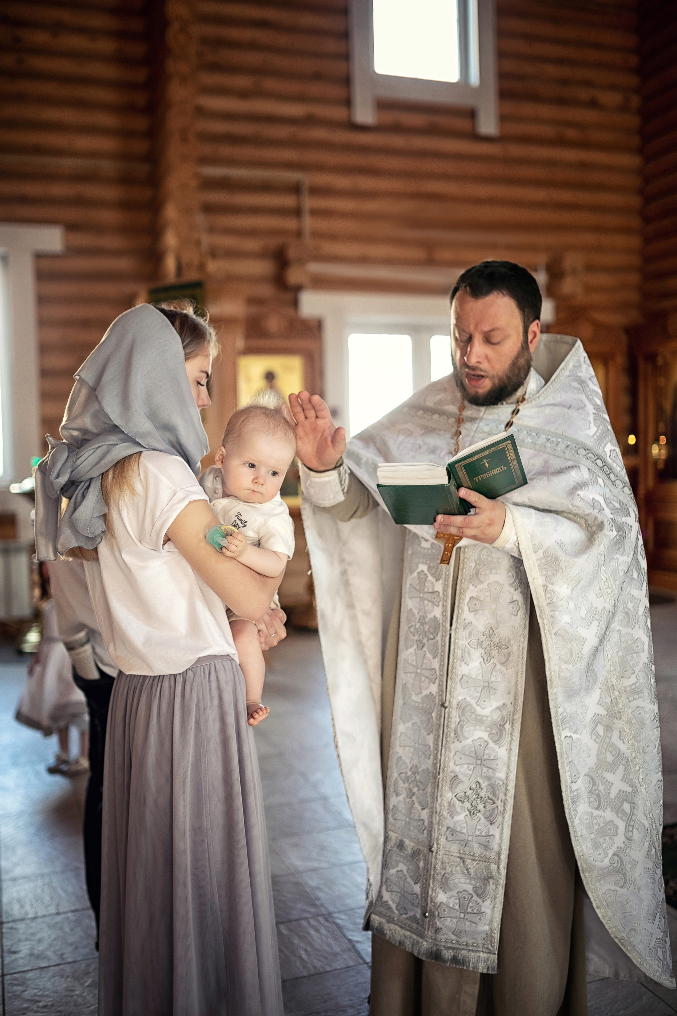 Крещение в храме Преподобного Сергия Радонежского и мученика Валентина. Фотограф крещения и венчания Антонова Надежда г. Москва