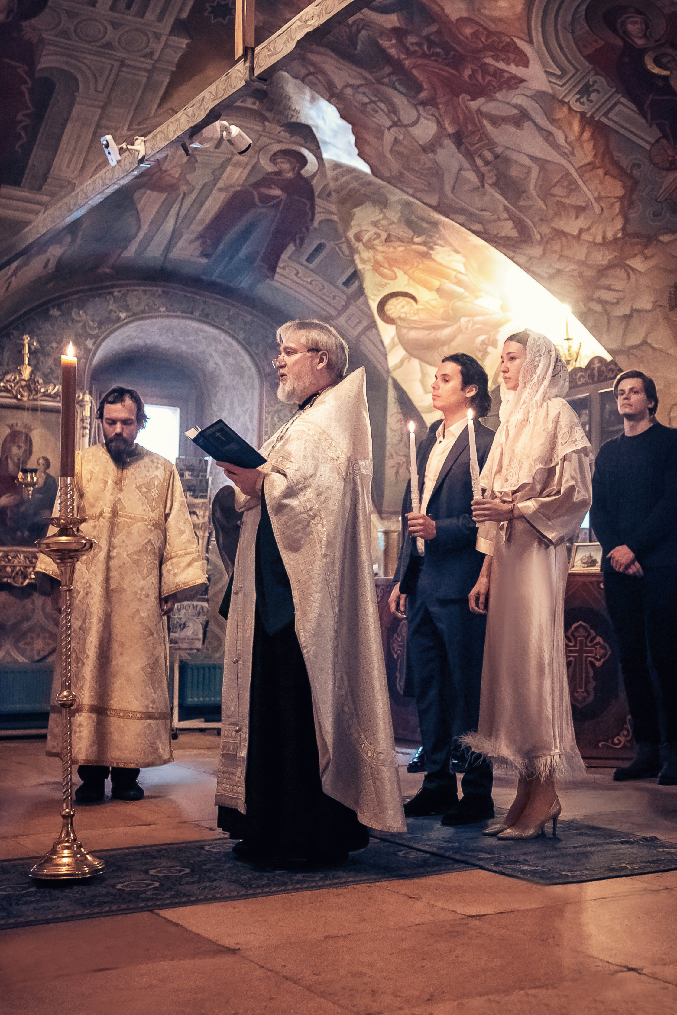 Венчание в храме Успения Пресвятой Богородицы в Путинках 18.02.2022. Фотограф крещения и венчания Антонова Надежда г. Москва