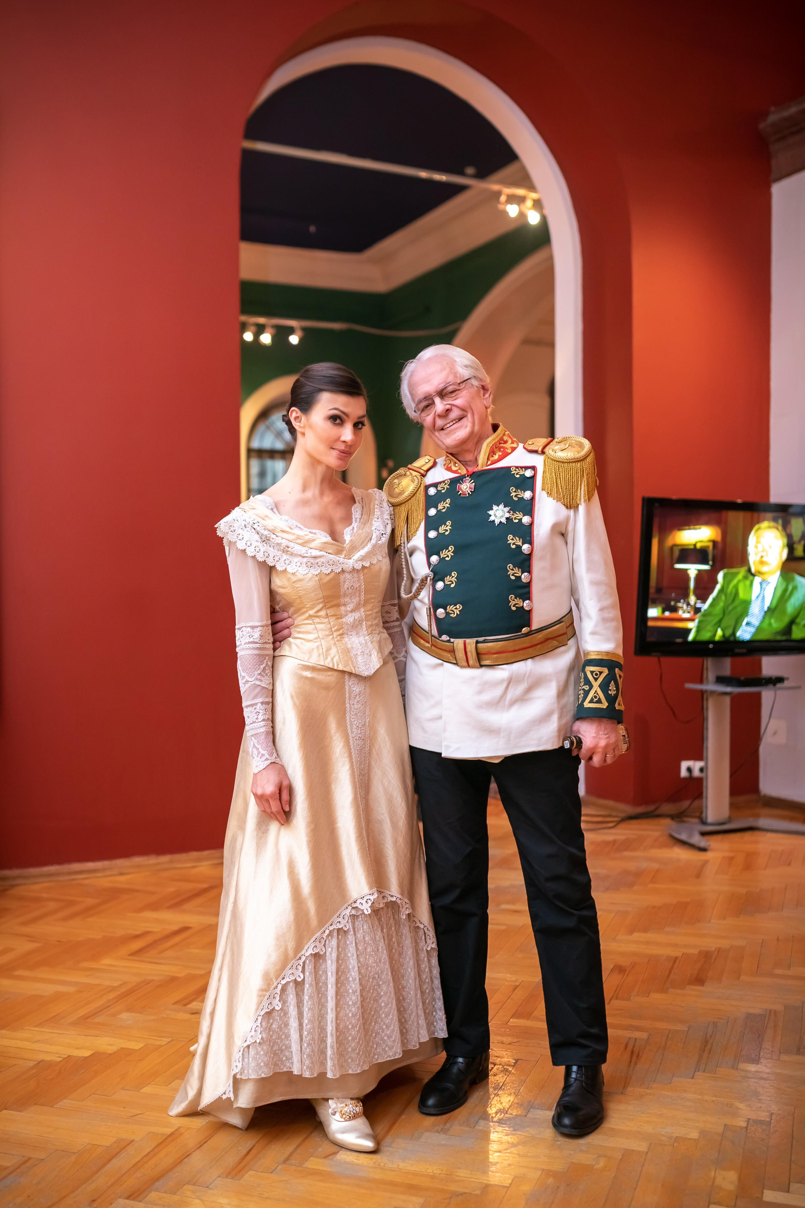 Спектакль из репертуара театра Киноактера в галерее Зураба Церетели 15.04.2022. Фотограф крещения и венчания Антонова Надежда г. Москва