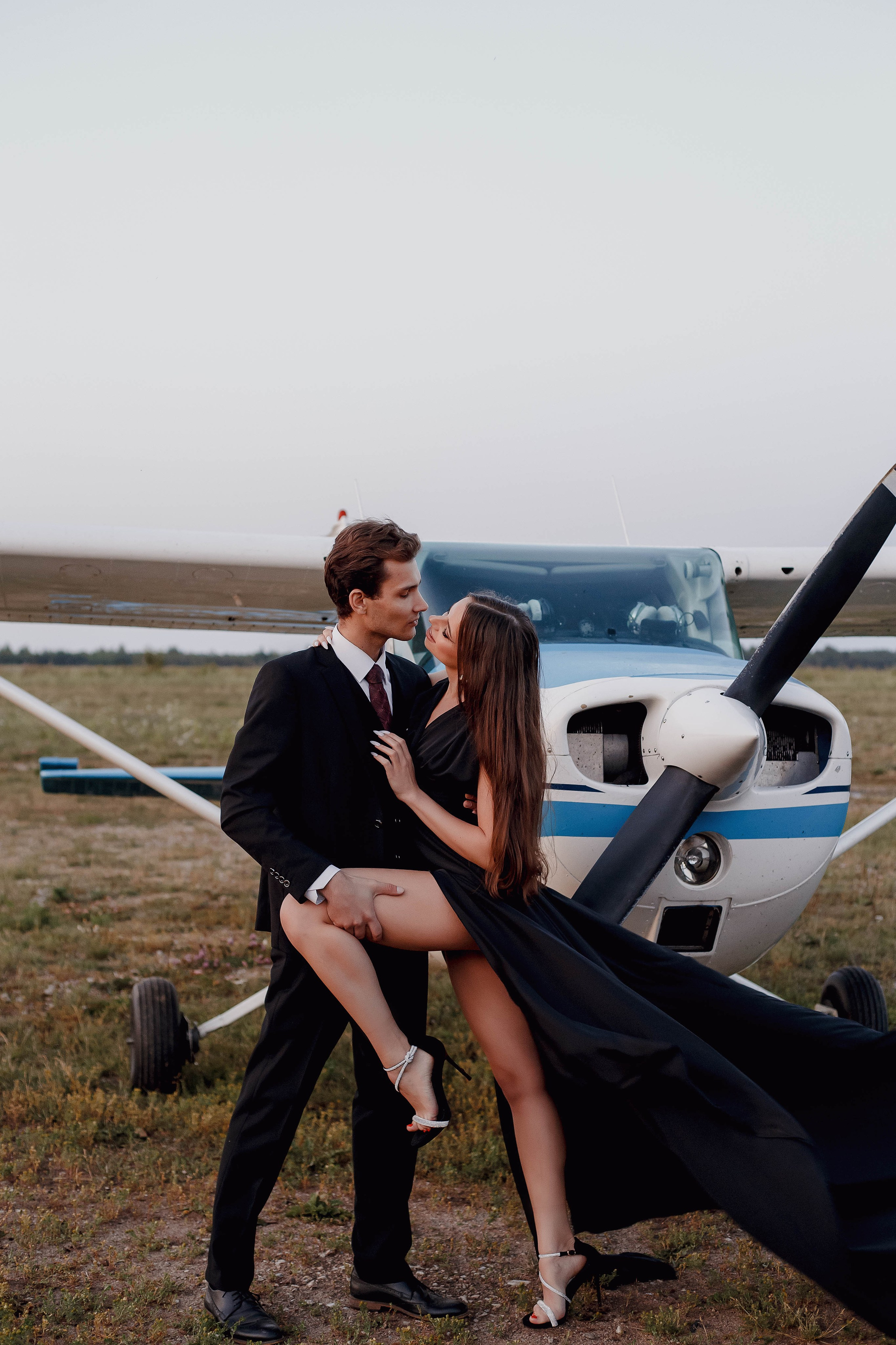 На взлетной полосе. Свадебный фотограф Санкт-Петербург  Москва