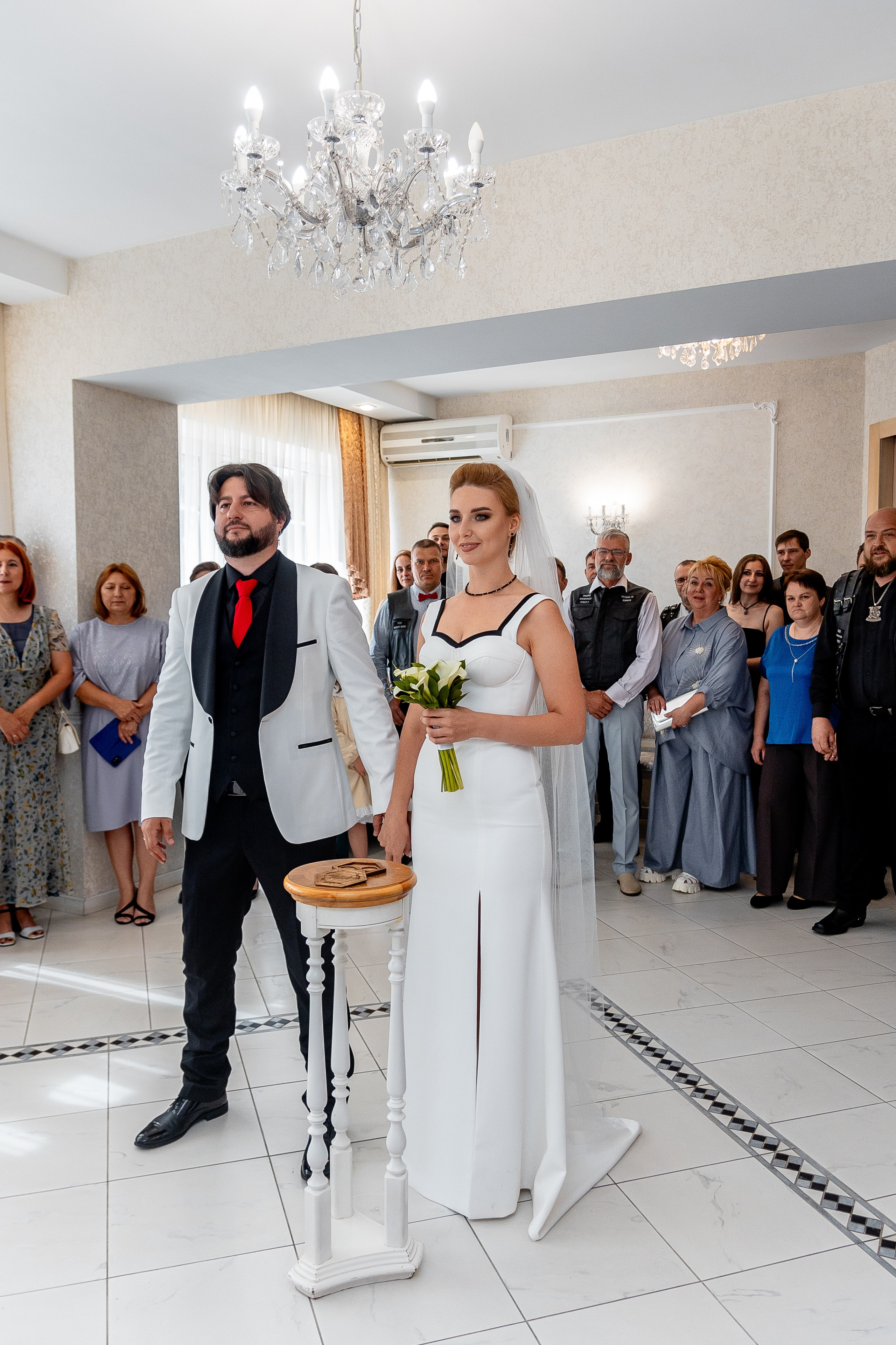 Евгений Саранцев, президент мотоклуба «Garage 13 MCC» и прекрасная Ирина. Фотограф Елена Медок Калининград