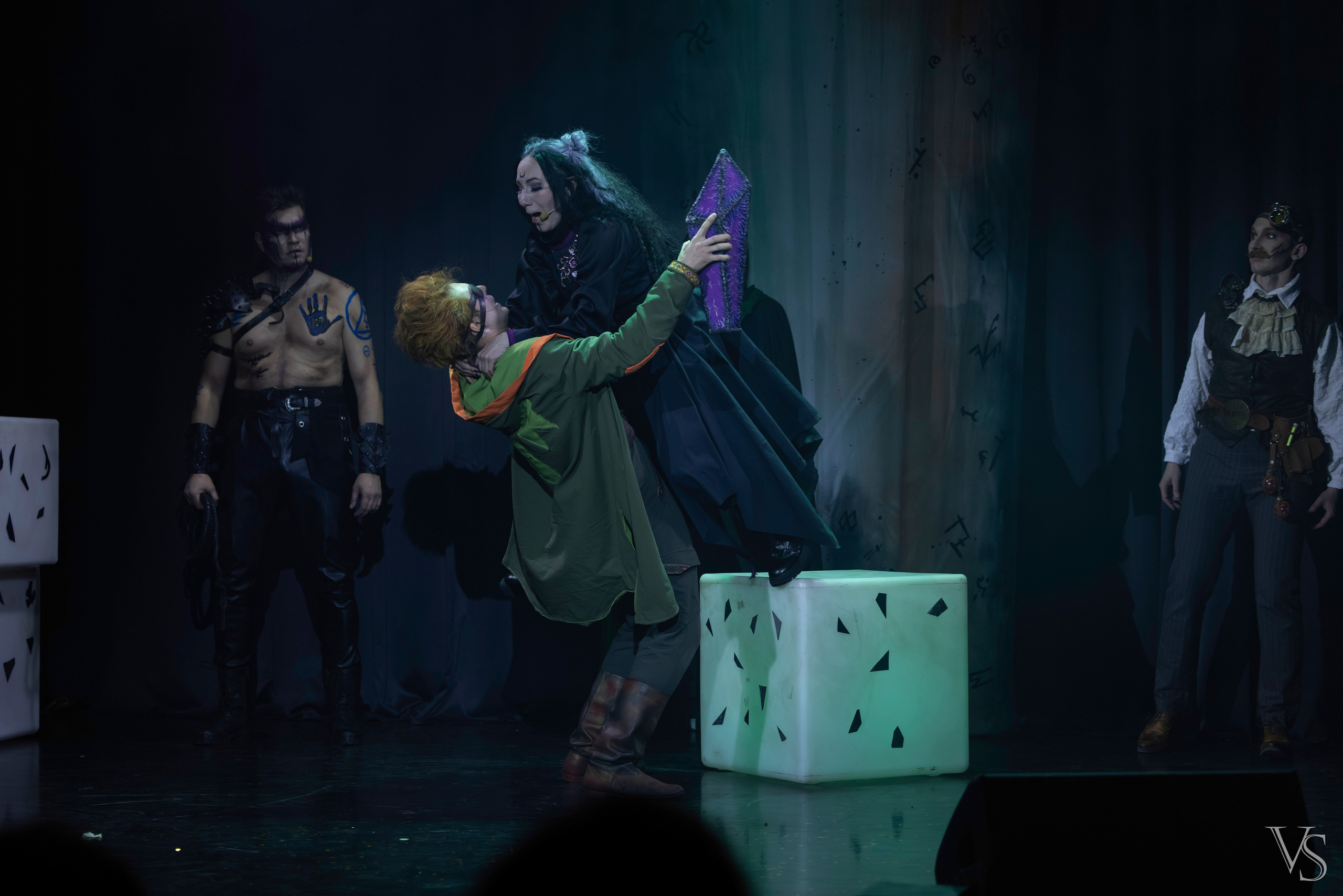 Книга стихий 25.01. Фотограф Виктор Степанов