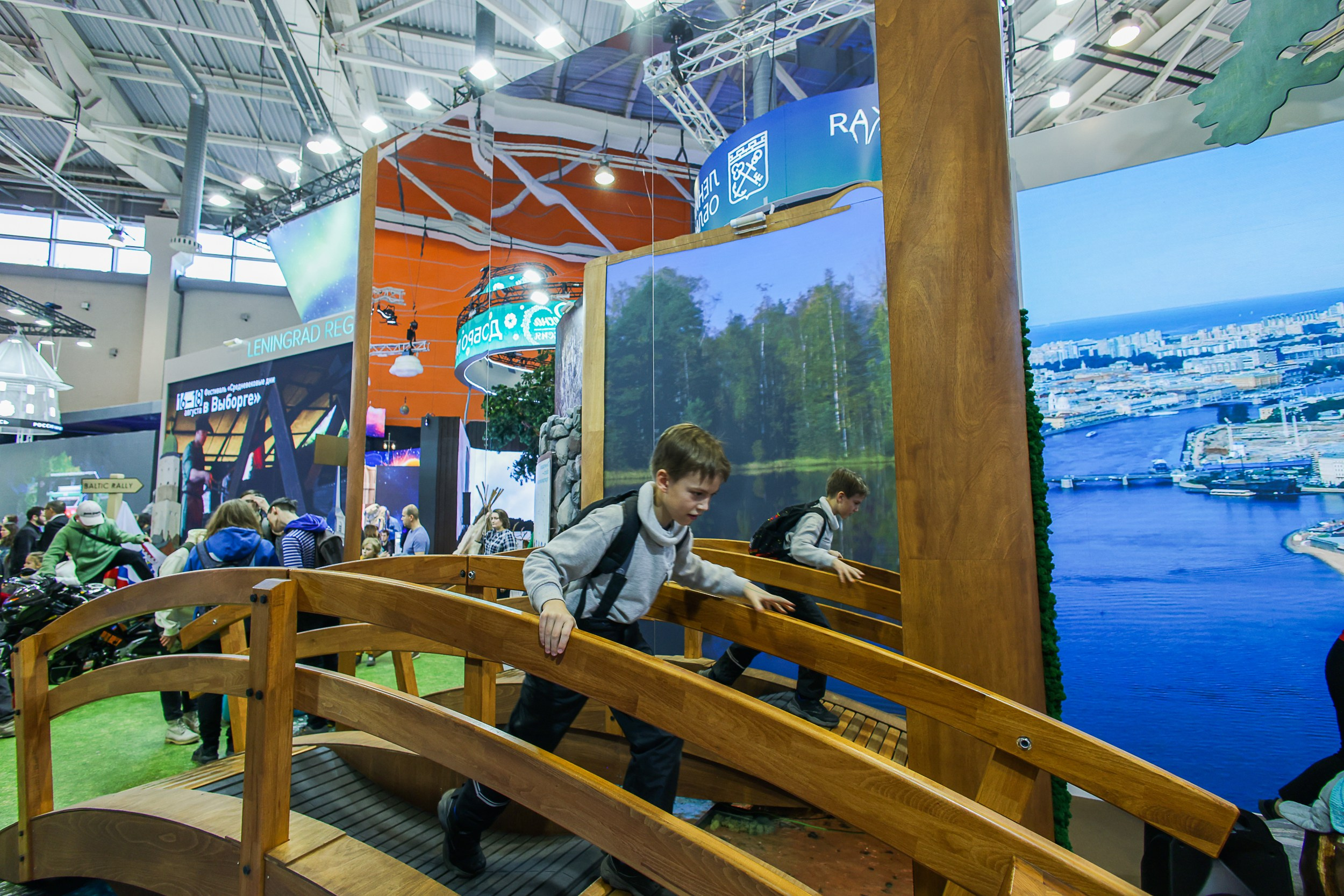 Выставка «Россия». Репортажный, архитектурный, театральный и файн-арт фотограф Лена Мельникова в Москве