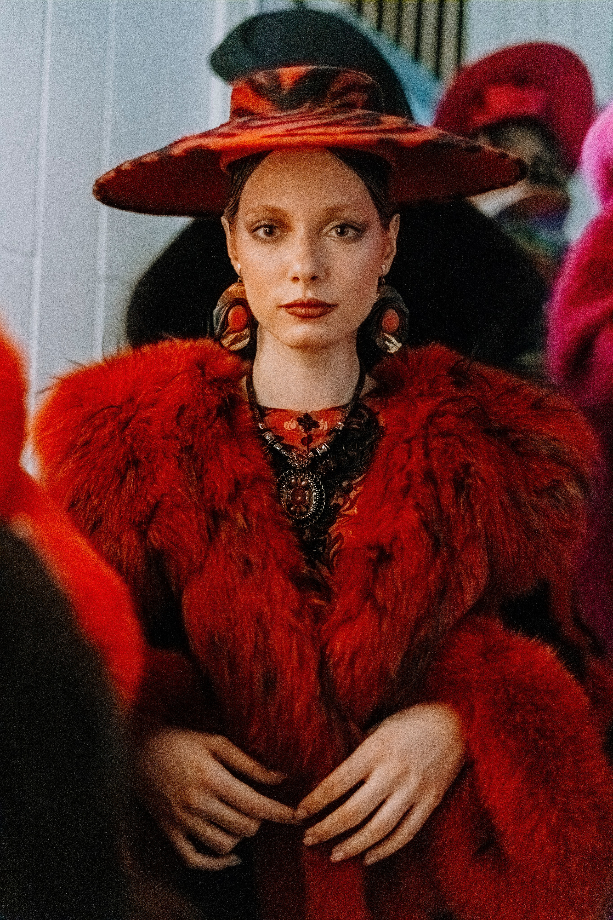 Возвращение легенды: Староновогодний показ Вячеслава Зайцева Больше: https://sinonim.org/improve#res. Профессиональный портретный фотограф в Москве Владимир Глаголев