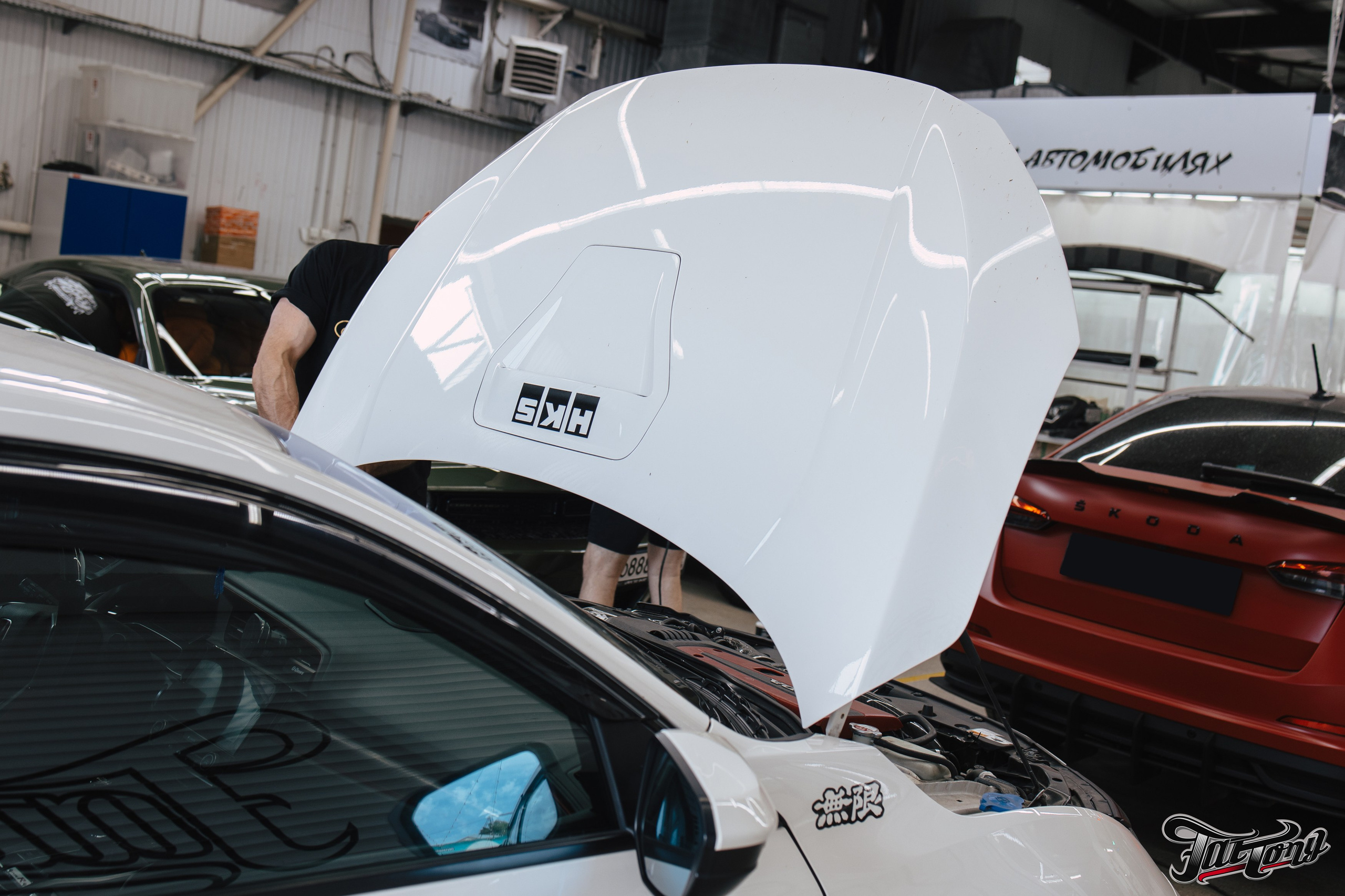 Honda Сivic type R снятие краски c капота и лачка карбона. DeLorein