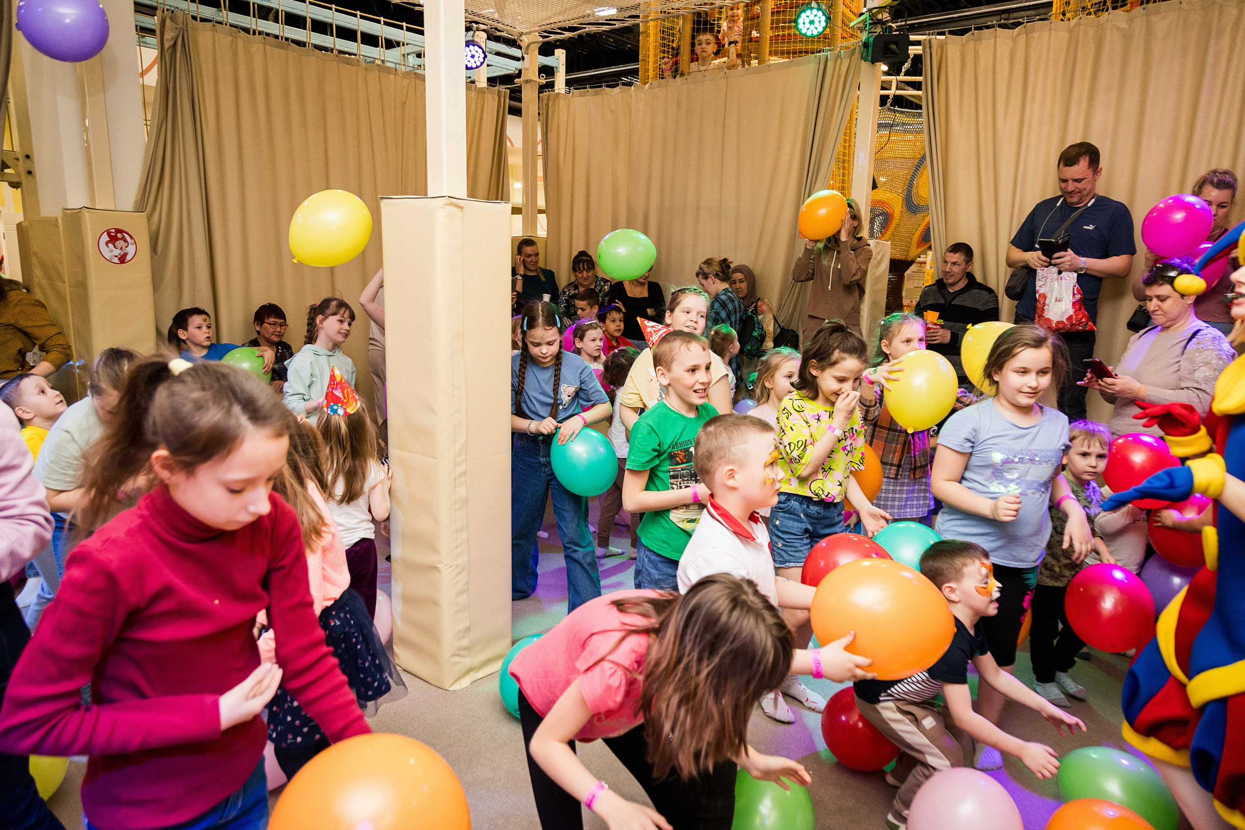 День рождения Арлекина. Детский фотограф видеограф в Хабаровске Михаил Орлов