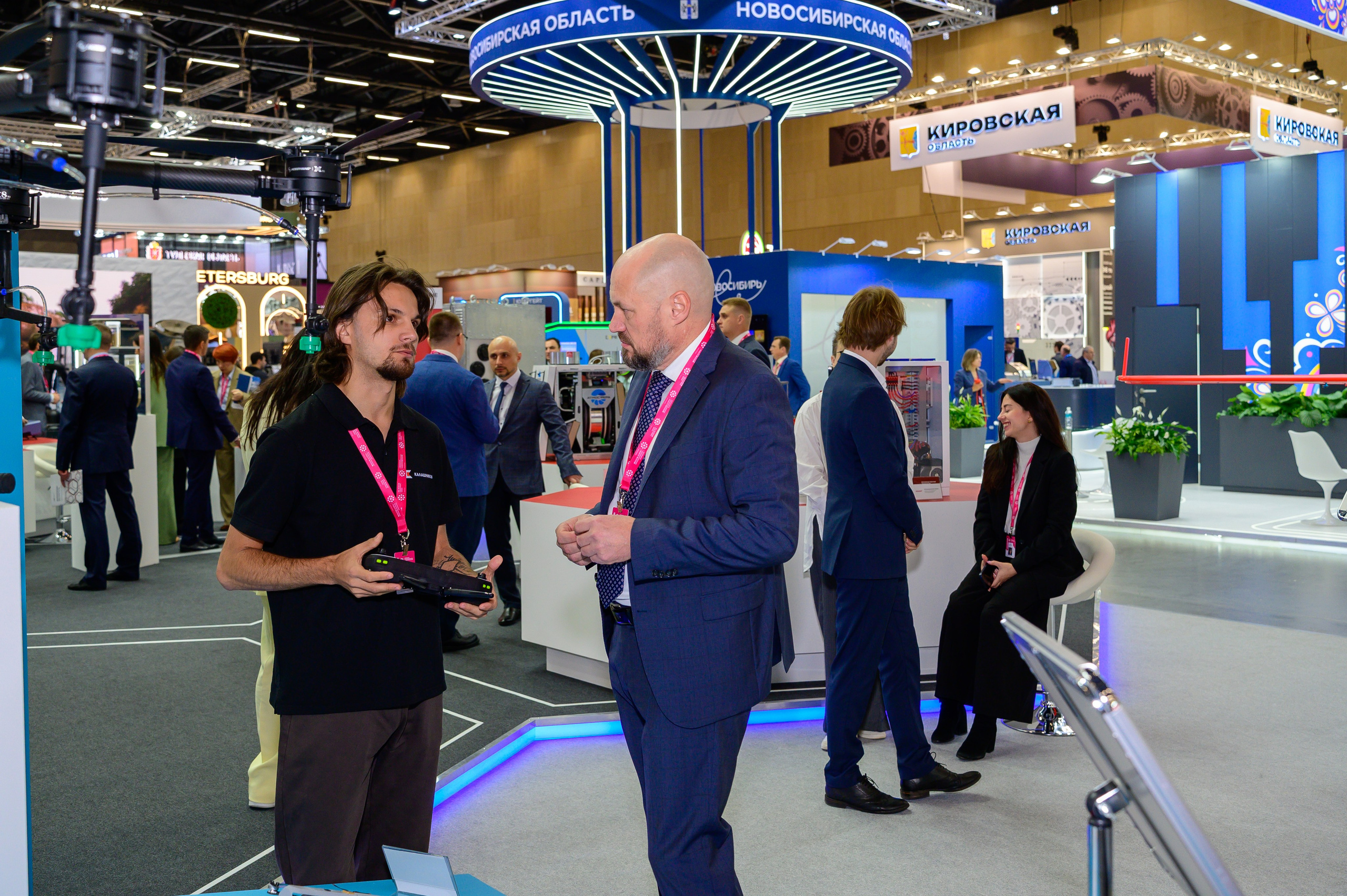 «ИННОПРОМ. Беларусь» — это международная промышленная выставка, объединяющая представителей различных отраслей промышленности, инновационных компаний, инвесторов и государственных структур. Это уникальная платформа для обмена опытом, внедрения новых идей и технологий, что способствует повышению актуальности отрасли и развитию сотрудничества между странами.#БольшаяпромышленнаянеделявМинске @belexpo_by@ph.andrey_puhach #bigindustrialweek #bigindustrialwee