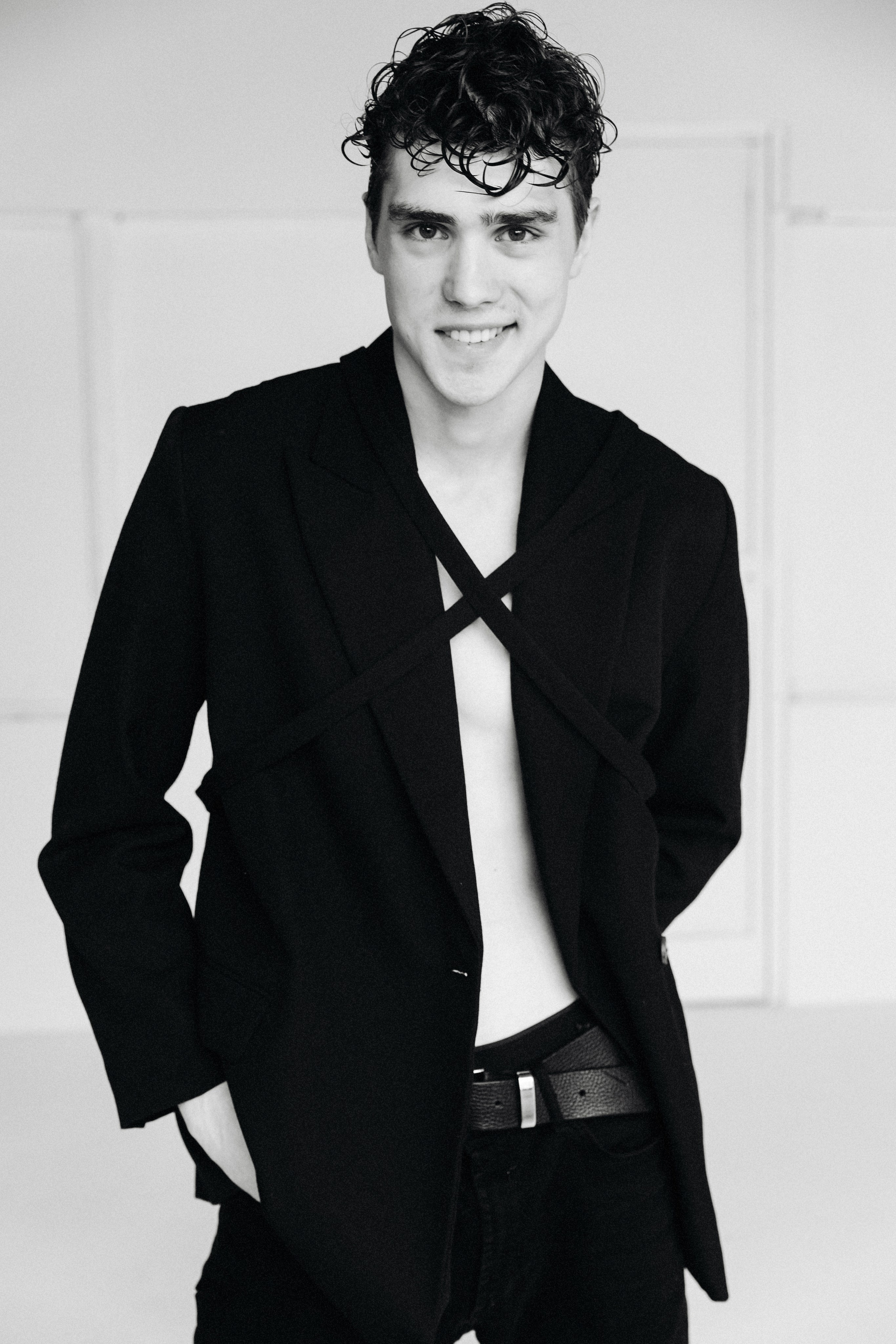 Саша. Главная