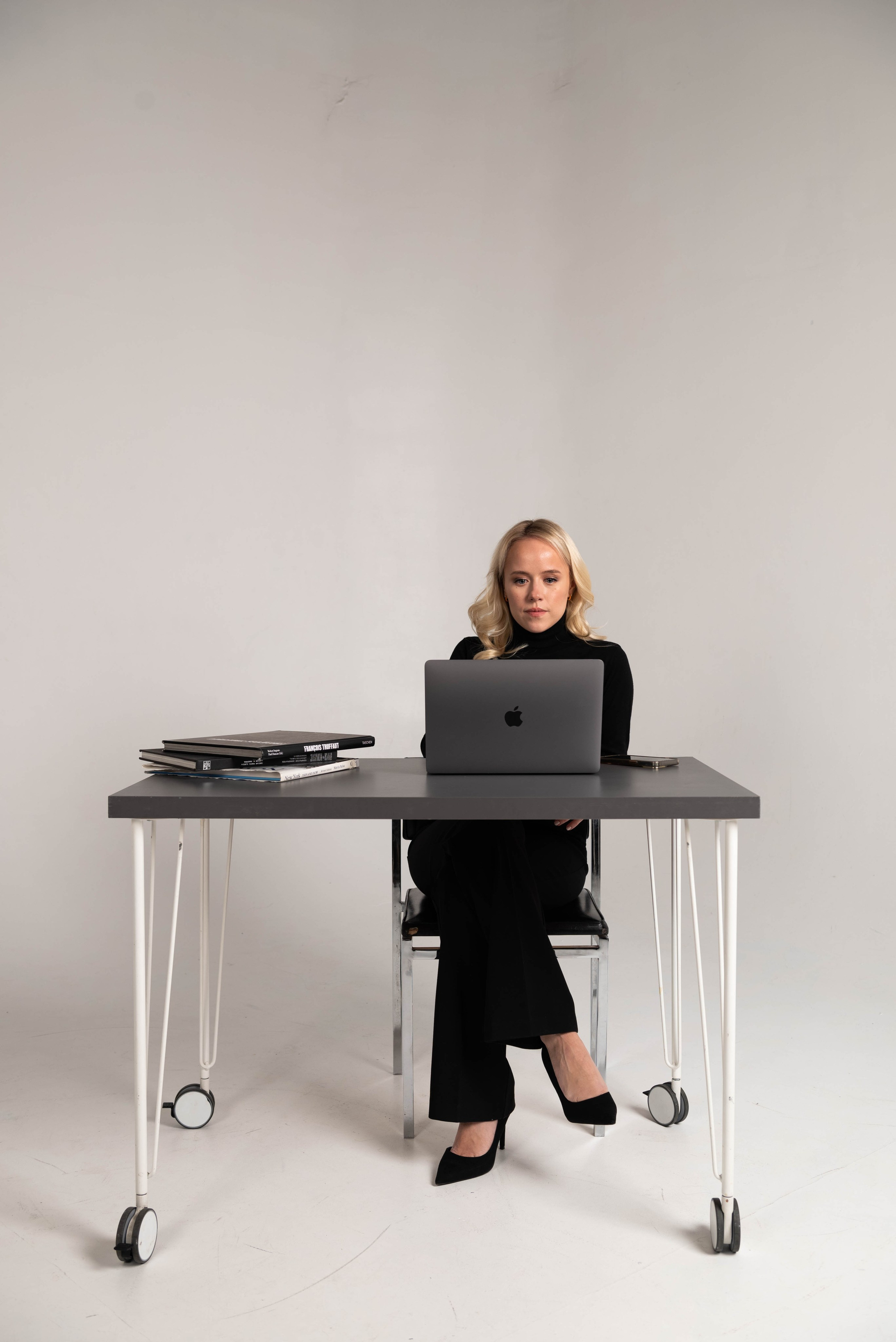 Полина Возиян (съемка для блога юриста @ation.law). Фотограф Москва Настя Профотовна. Репортажные, свадебные и контент фотосессии