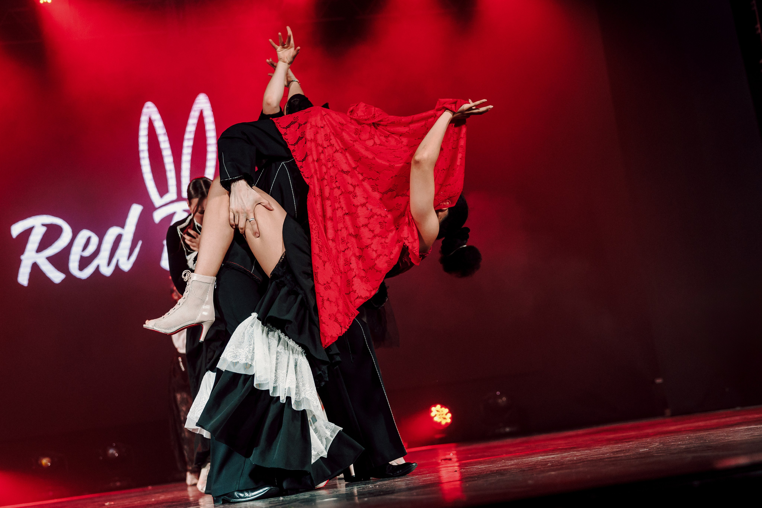 Отчётный концерт танцевальной школы «Red Rabbits» 2025. Лёшка Варзегов — фотограф