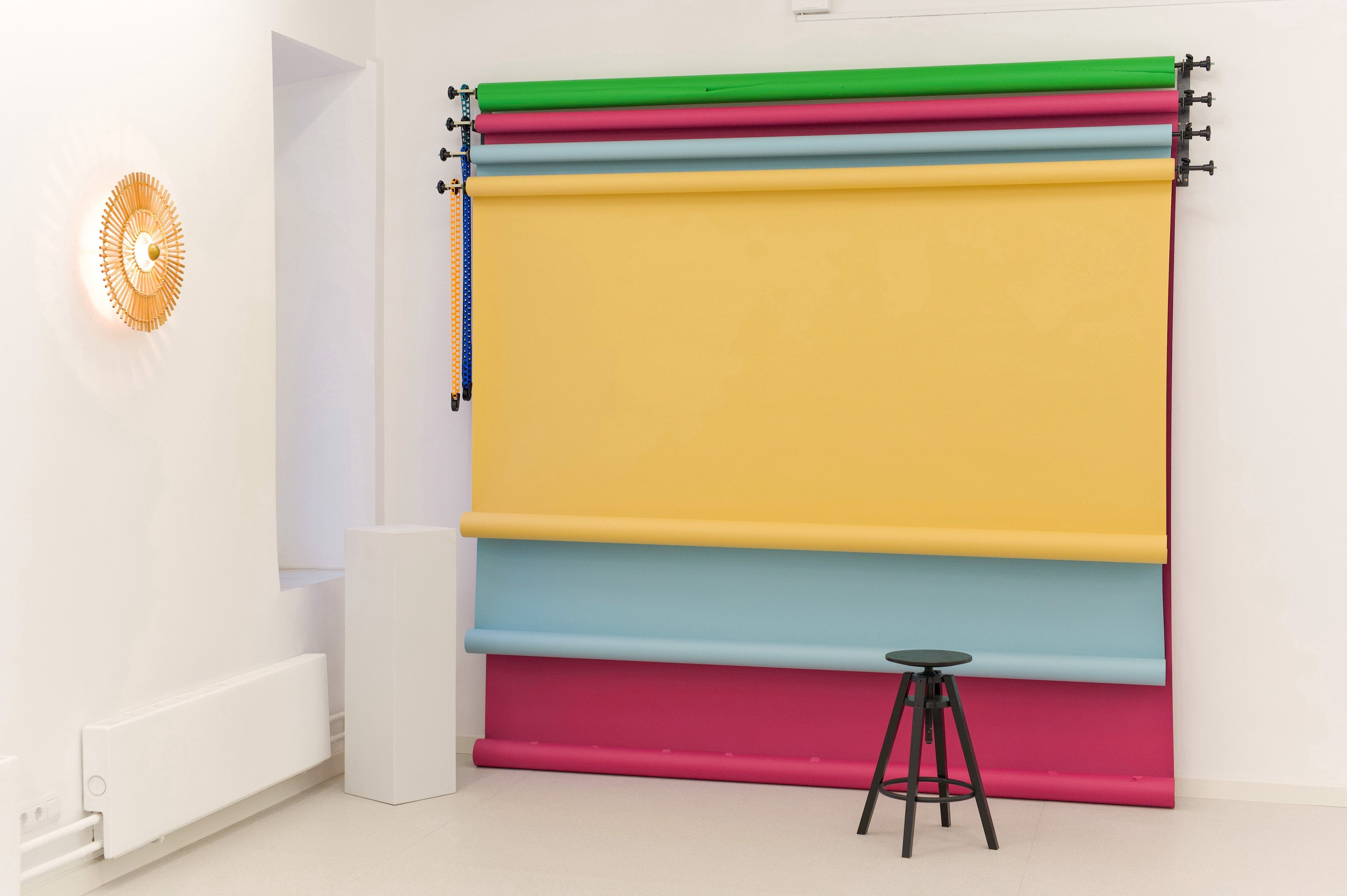 Фотостудия Монохром. Светлый зал. Семейный фотограф в Перми Ольга Гилева. Выпускные альбомы