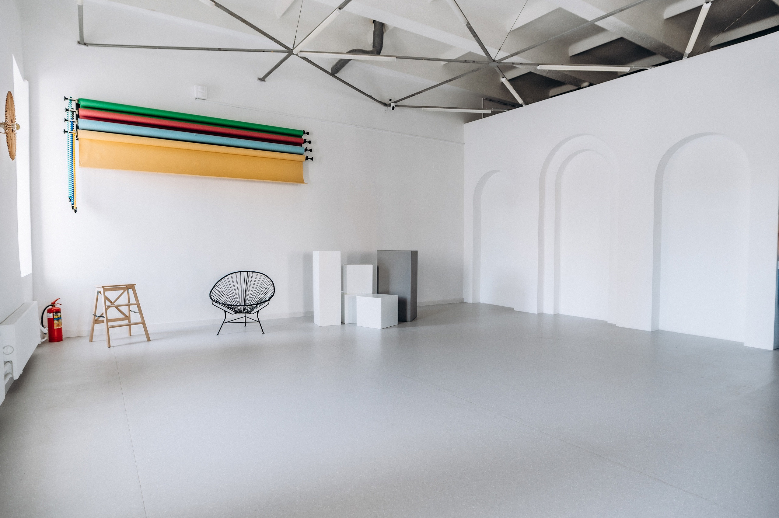 Фотостудия Монохром. Светлый зал. Семейный фотограф в Перми Ольга Гилева. Выпускные альбомы