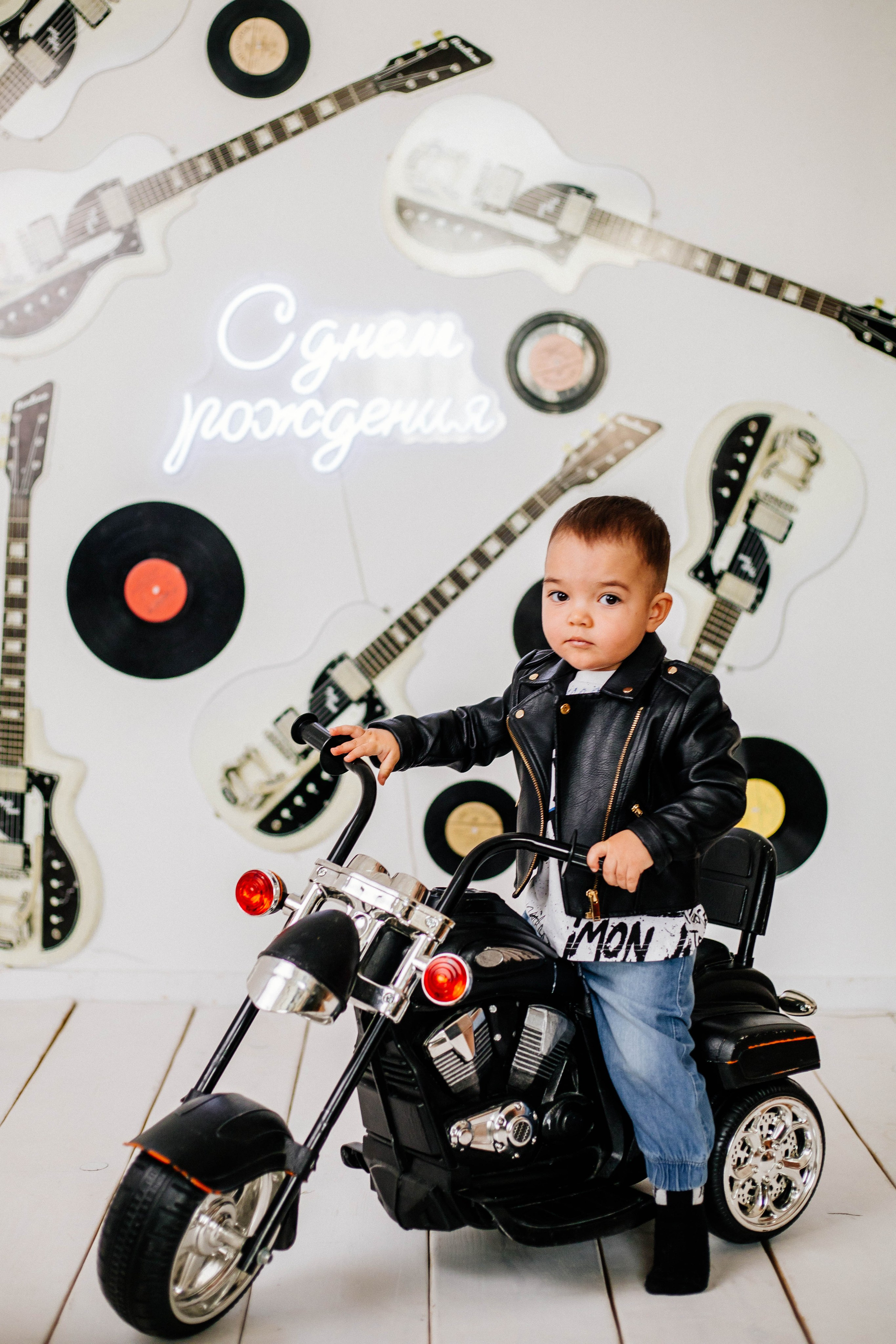 Лев с семьей. Рыжова Тамара