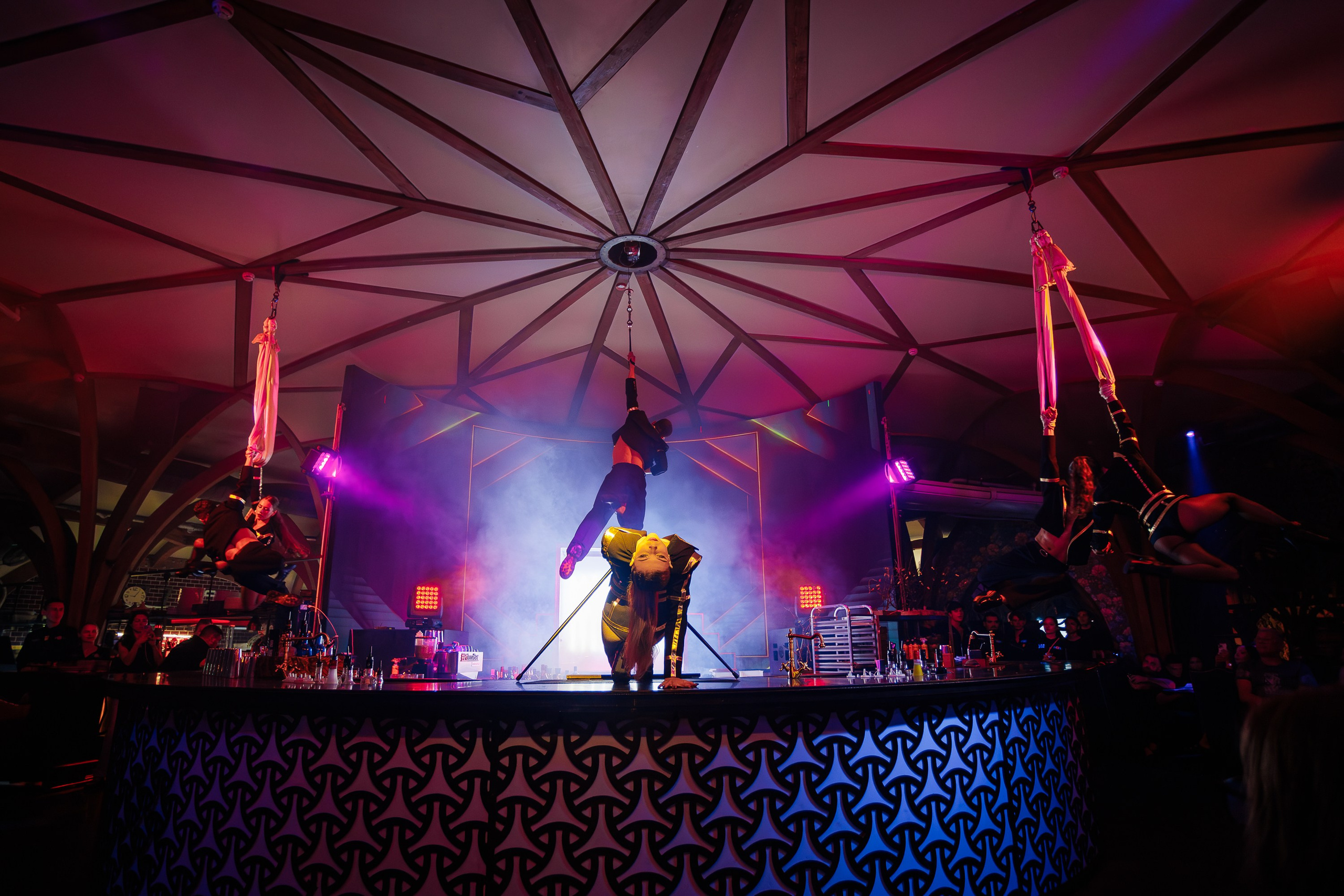 PTIZZA SHOW. Gold & Black in Ptizza Bar_Ялта_6.07.2025. Аминов Руслан | Фотограф