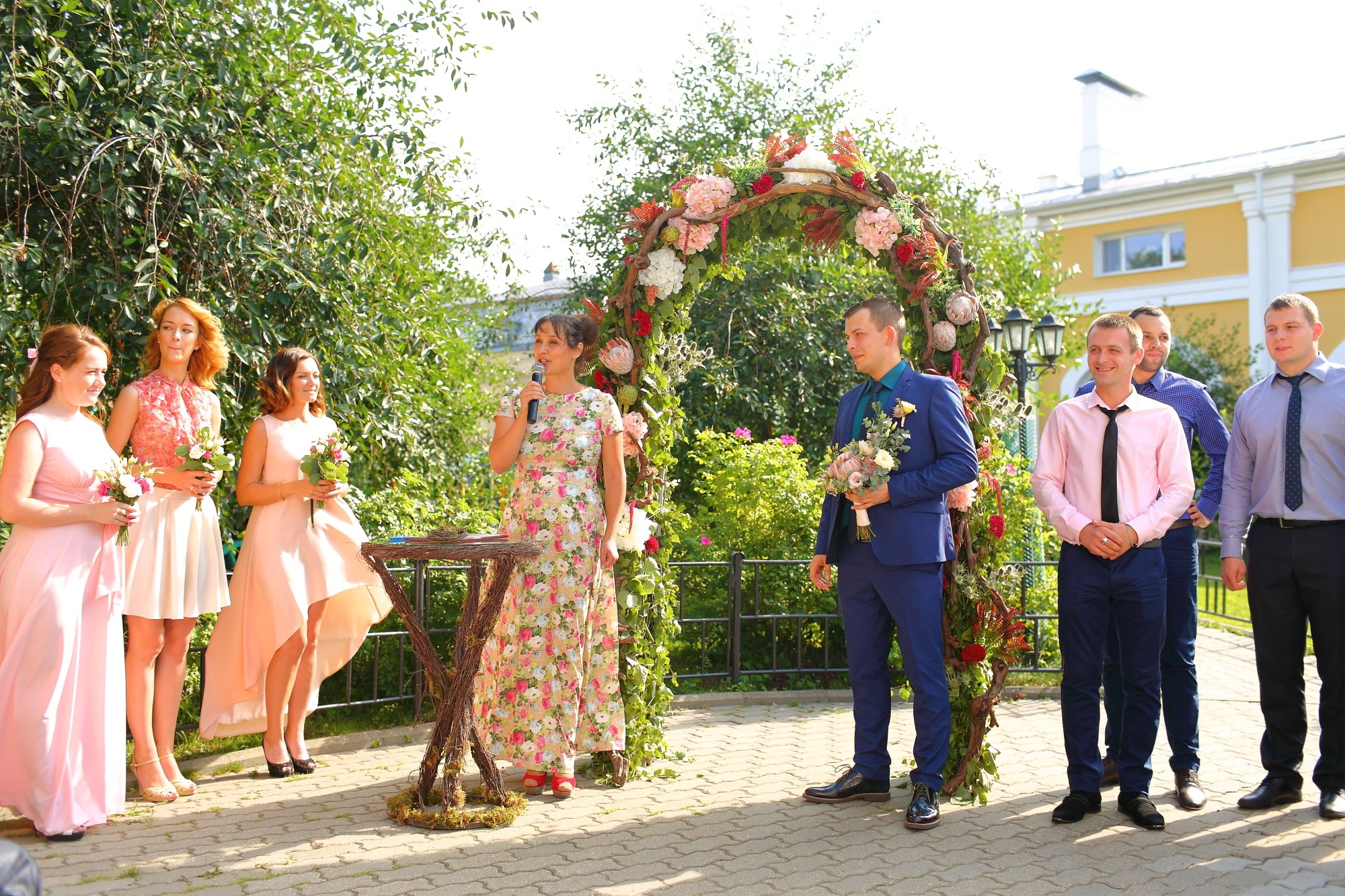 Выездная регистрация в красивом месте в Ярославле. Свадебный и репортажный фотограф в Ярославле и Санкт-Петербурге Роман Микрюков