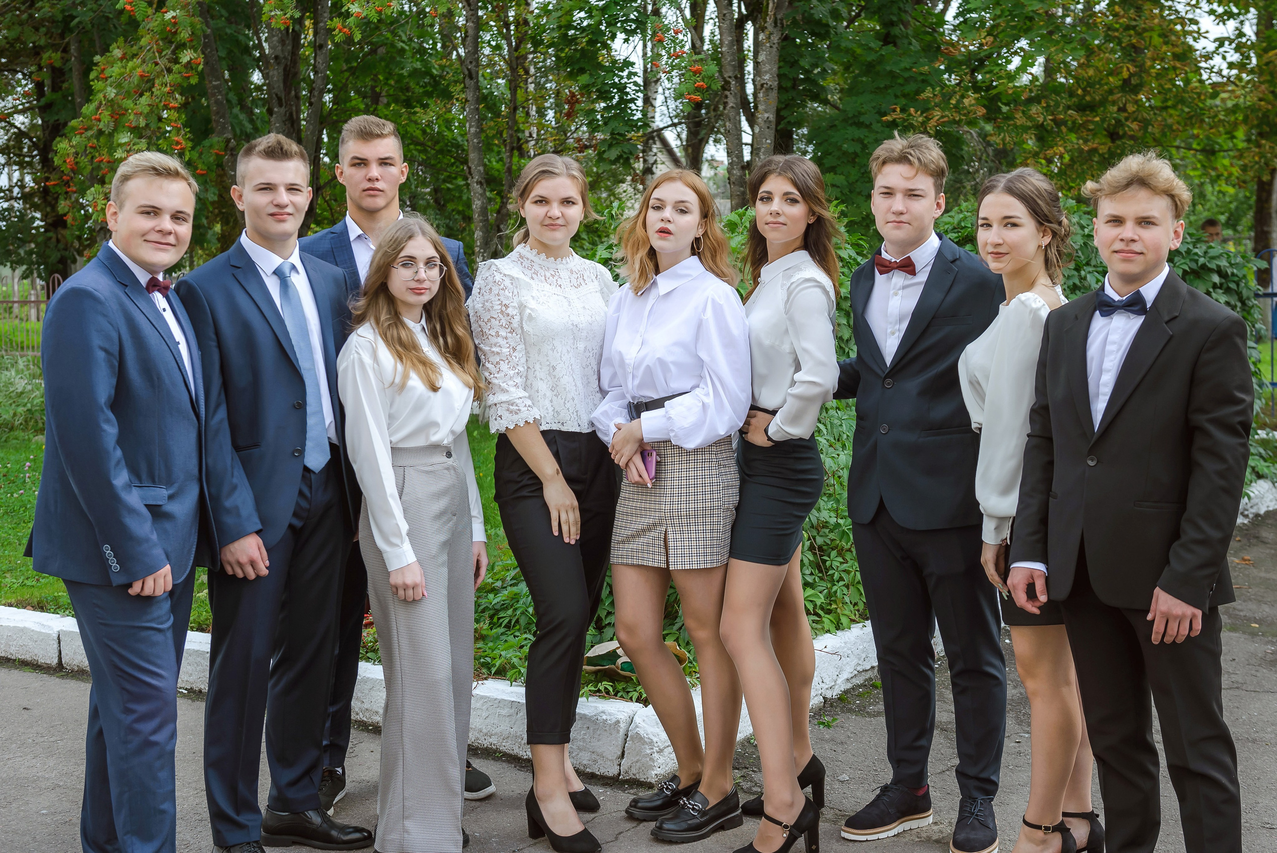 Линейка 11-е классы 2023. Фотограф Галина Лисанова, г. Брянск